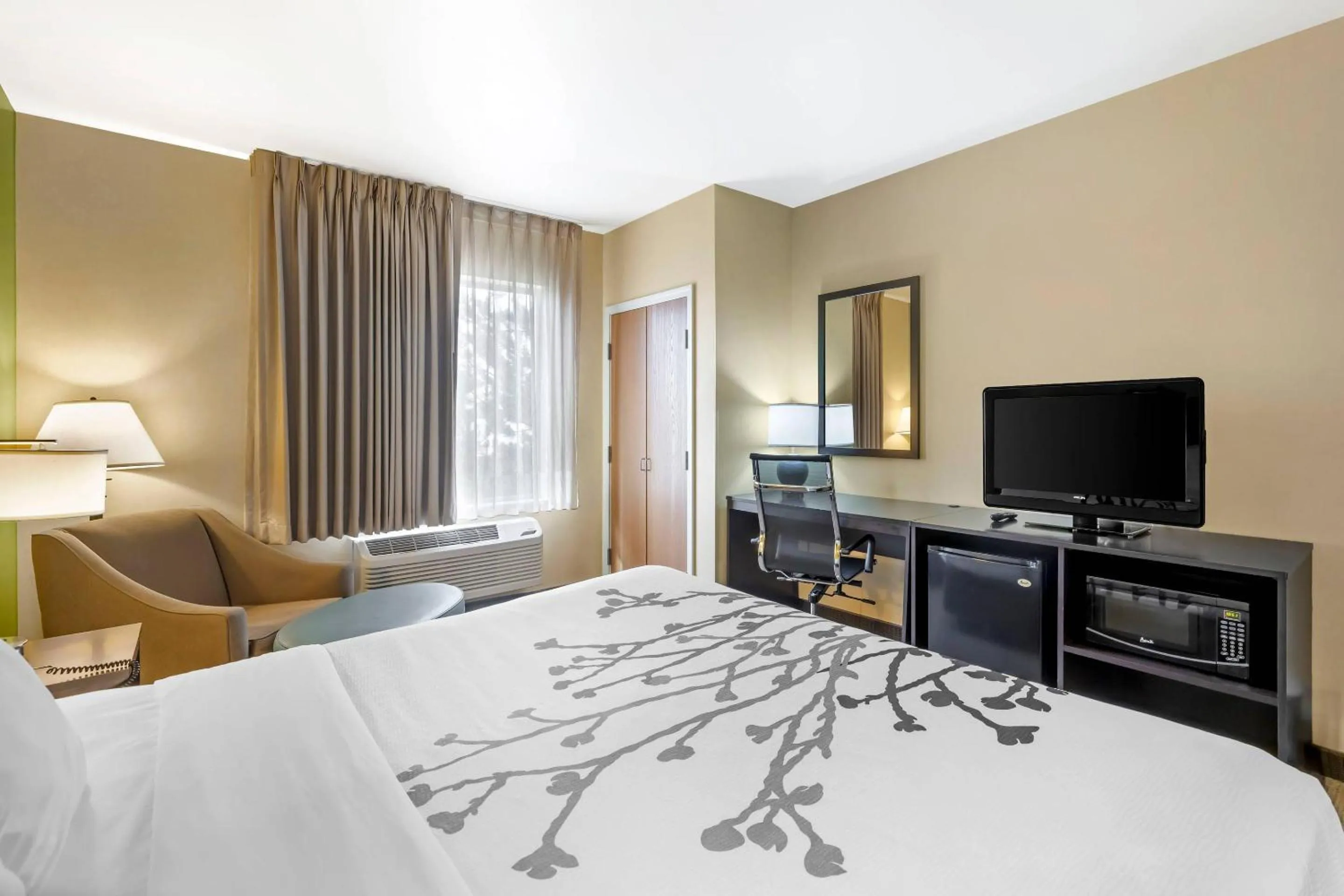 Bedroom, Bed in Sleep Inn & Suites Redmond