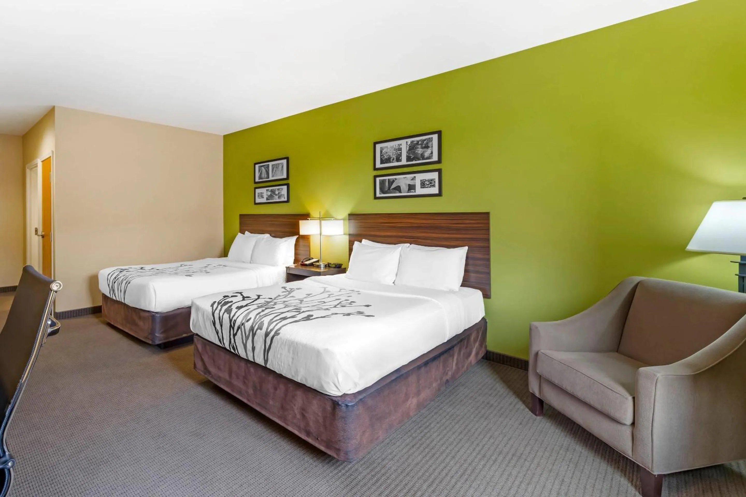 Bedroom, Bed in Sleep Inn & Suites Redmond