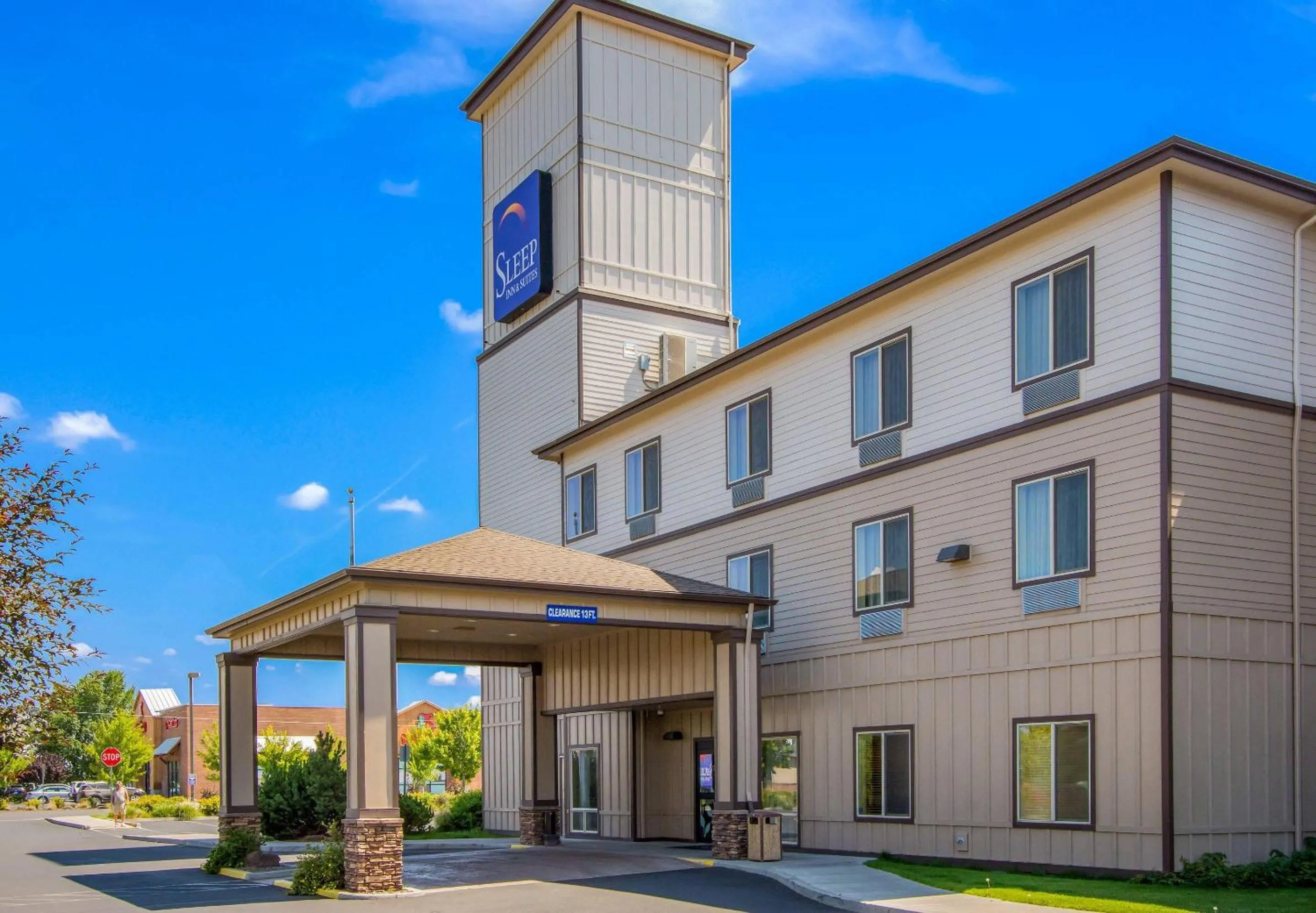 Property building in Sleep Inn & Suites Redmond