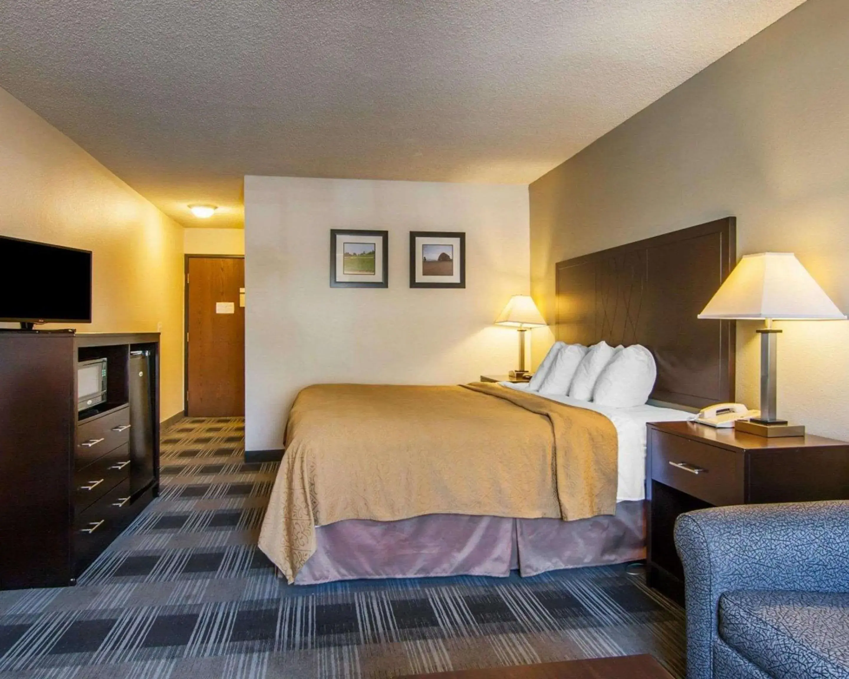 Photo of the whole room in Quality Inn Tigard Portland Southwest