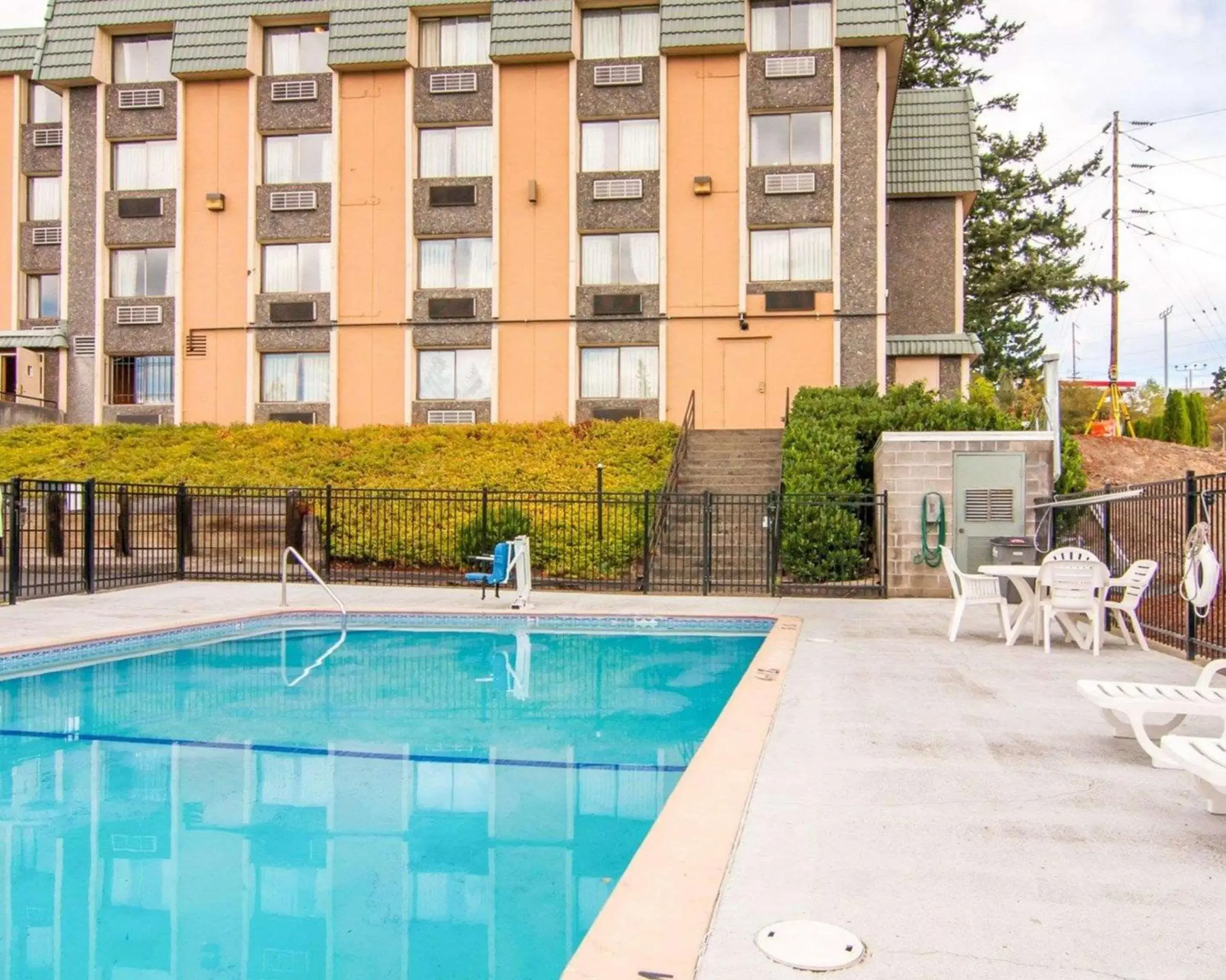 On site, Swimming Pool in Quality Inn Tigard Portland Southwest