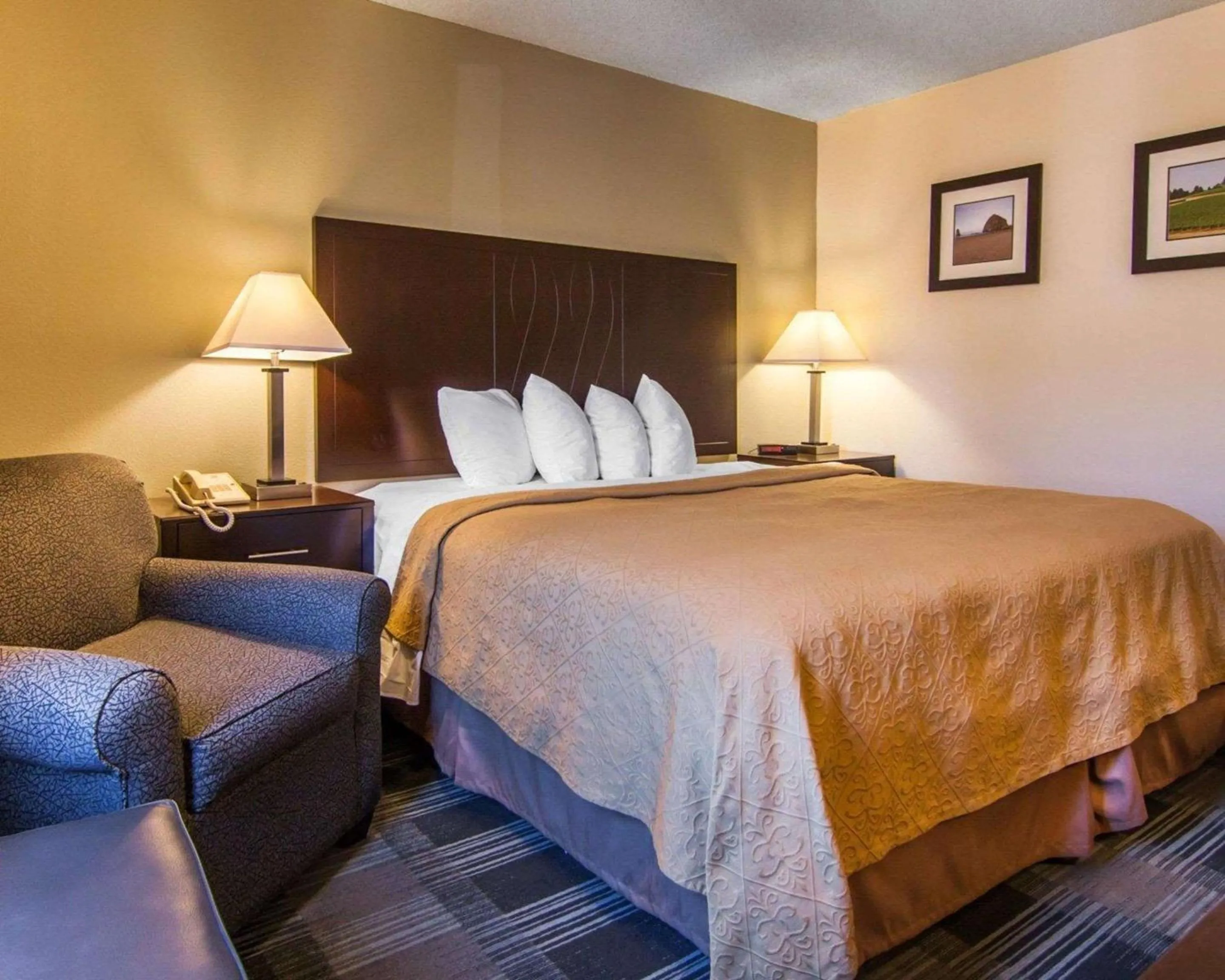 Photo of the whole room in Quality Inn Tigard Portland Southwest