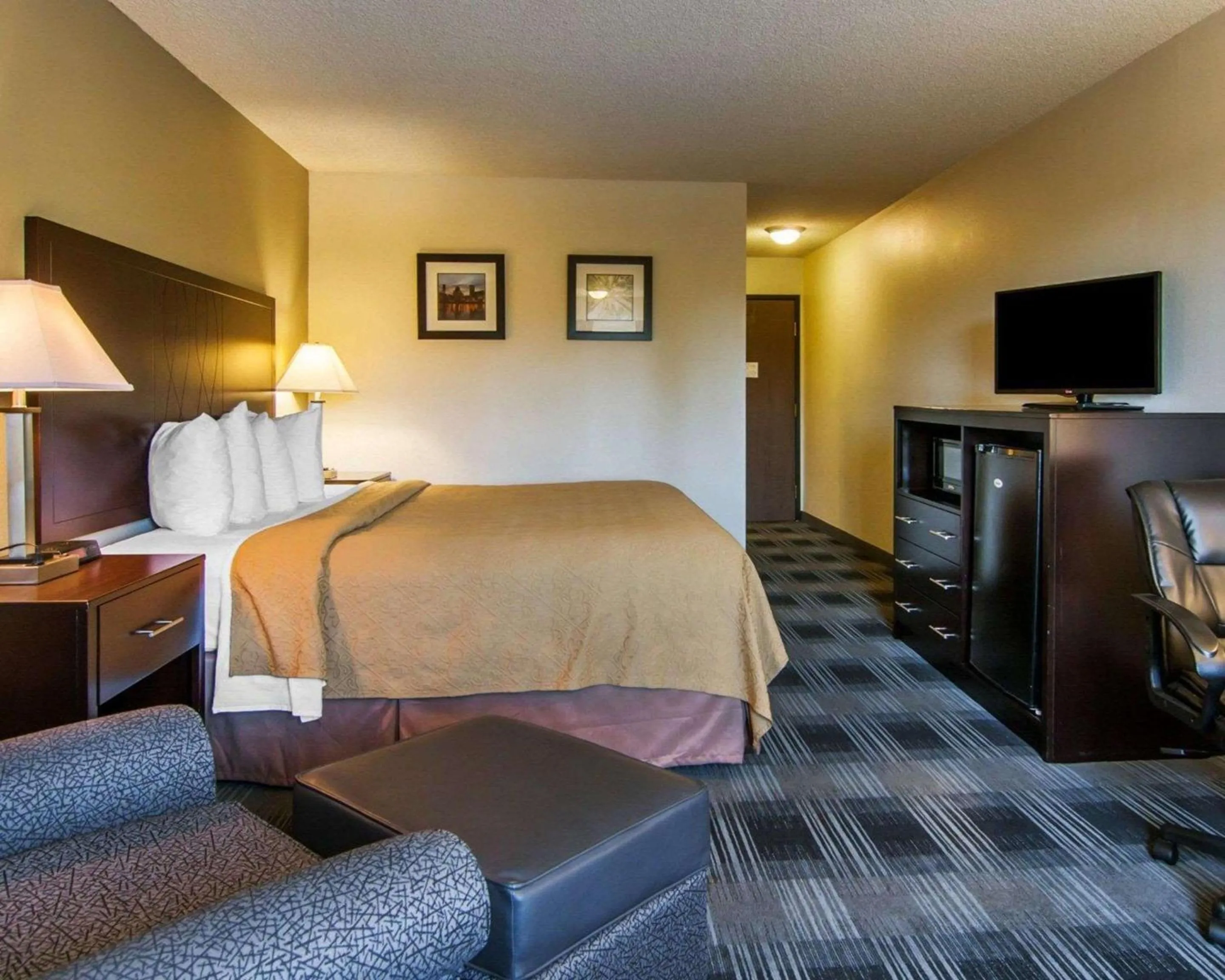 Photo of the whole room in Quality Inn Tigard Portland Southwest