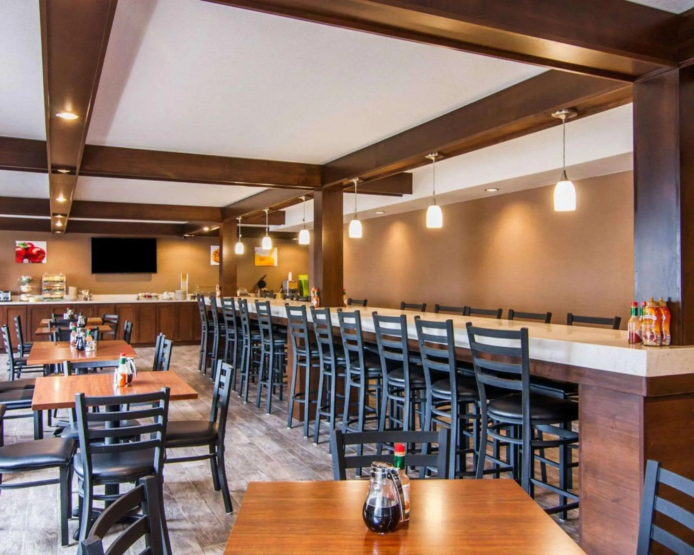 Restaurant/Places to Eat in Quality Inn Tigard Portland Southwest