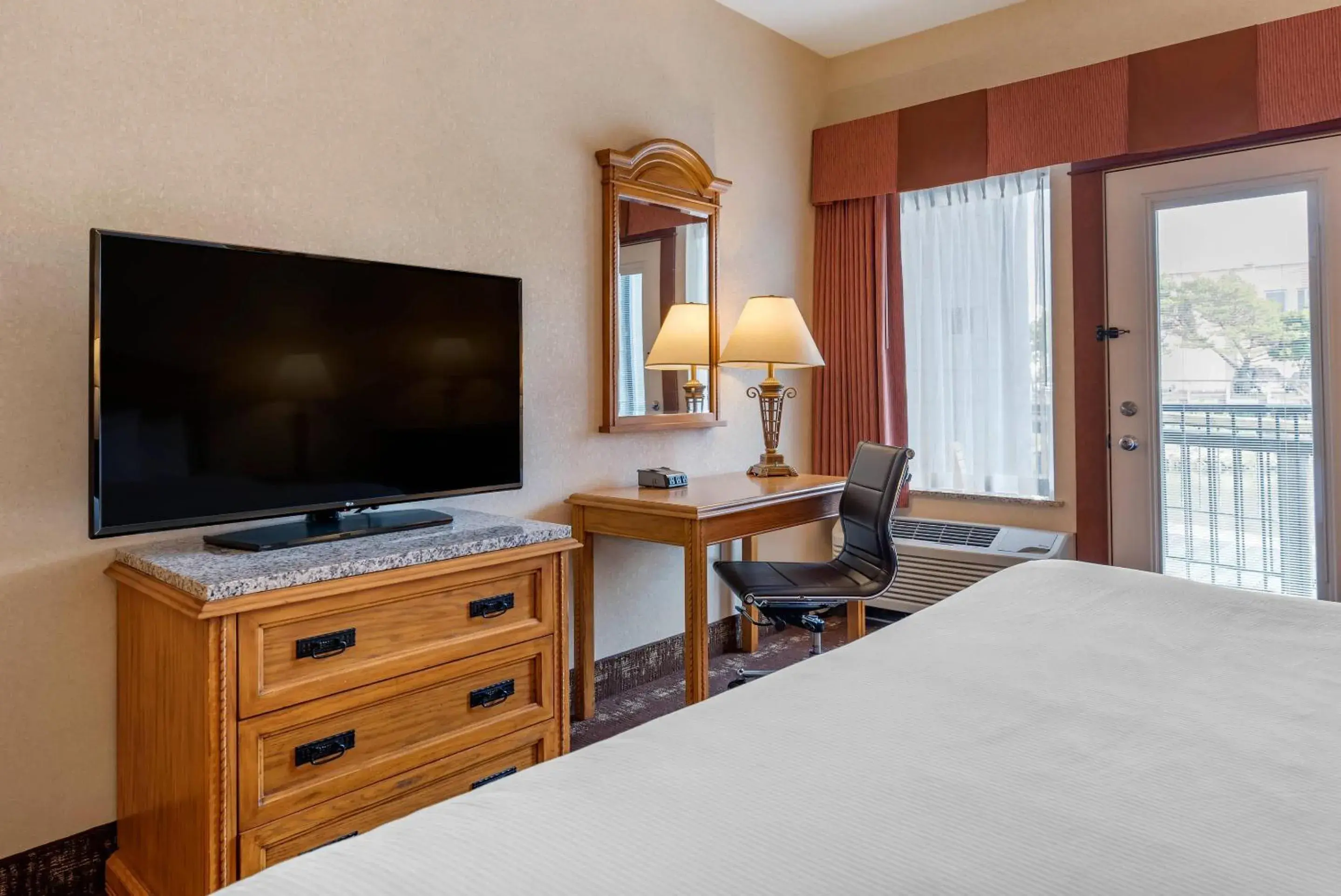 Bedroom, Bed in Kathryn Riverfront Inn, an Ascend Collection Hotel Bedroom, Bed in Kathryn Riverfront Inn, an Ascend Collection Hotel