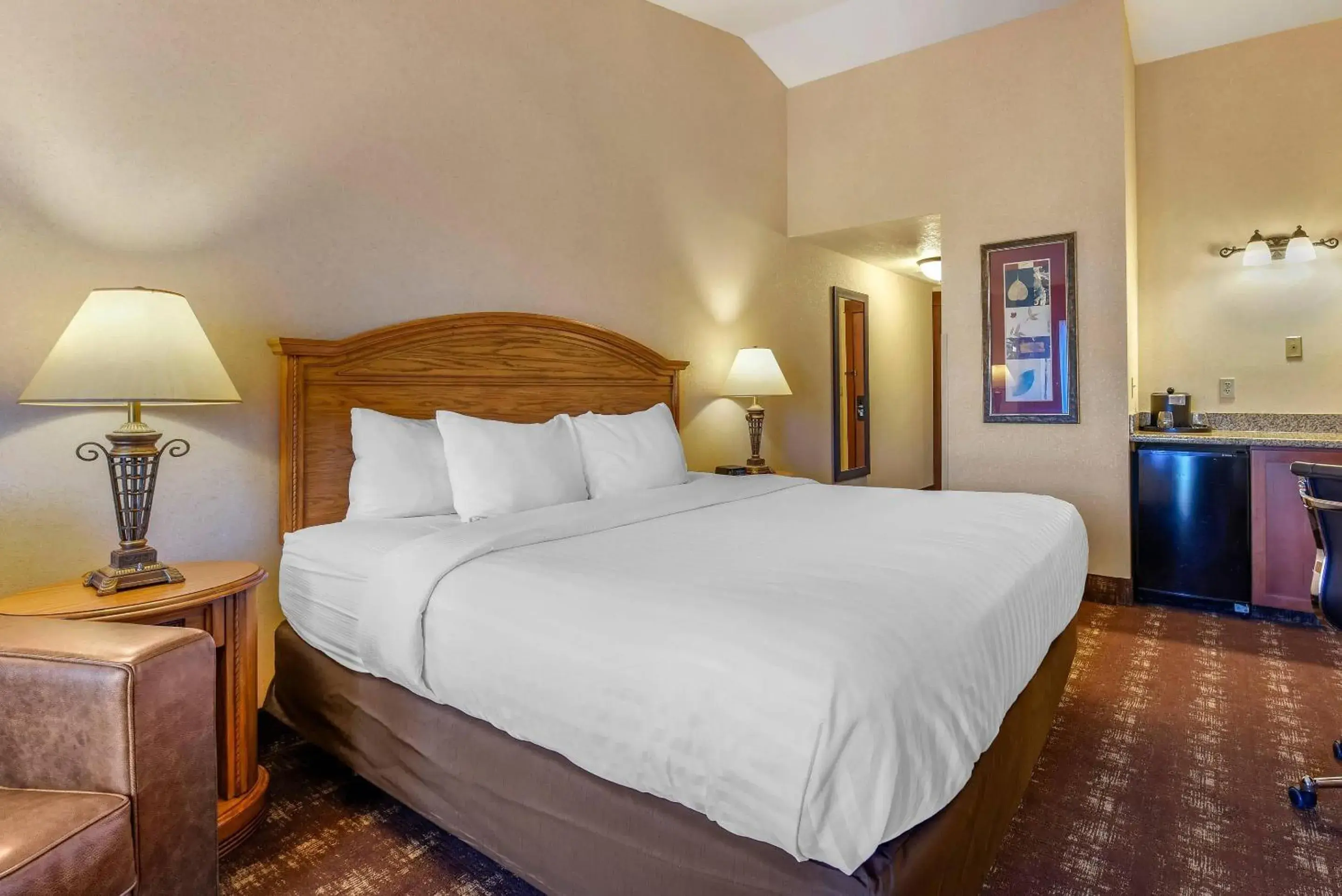 Bedroom, Bed in Kathryn Riverfront Inn, an Ascend Collection Hotel Bedroom, Bed in Kathryn Riverfront Inn, an Ascend Collection Hotel