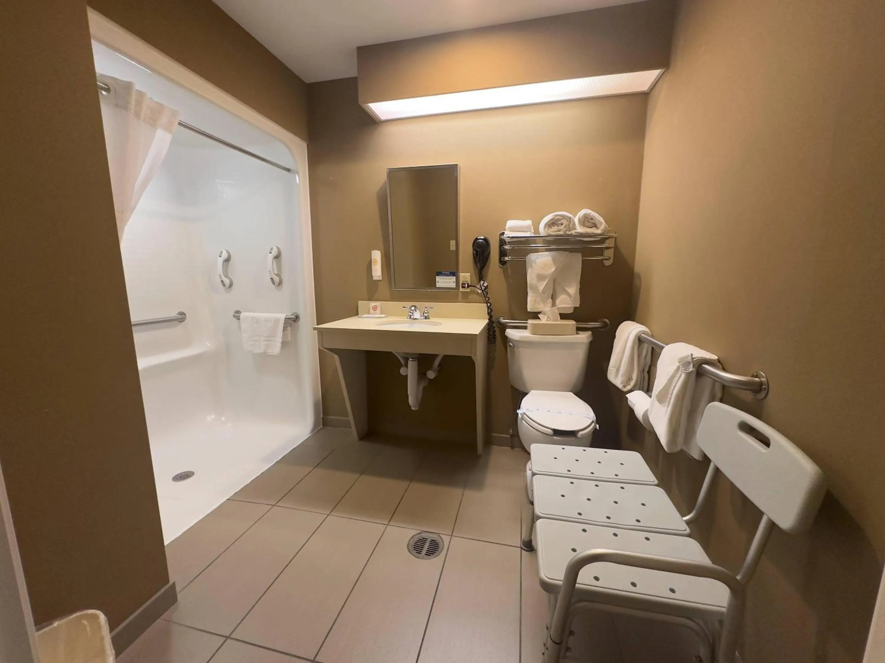 Bedroom in Comfort Suites Scranton near Montage Mountain