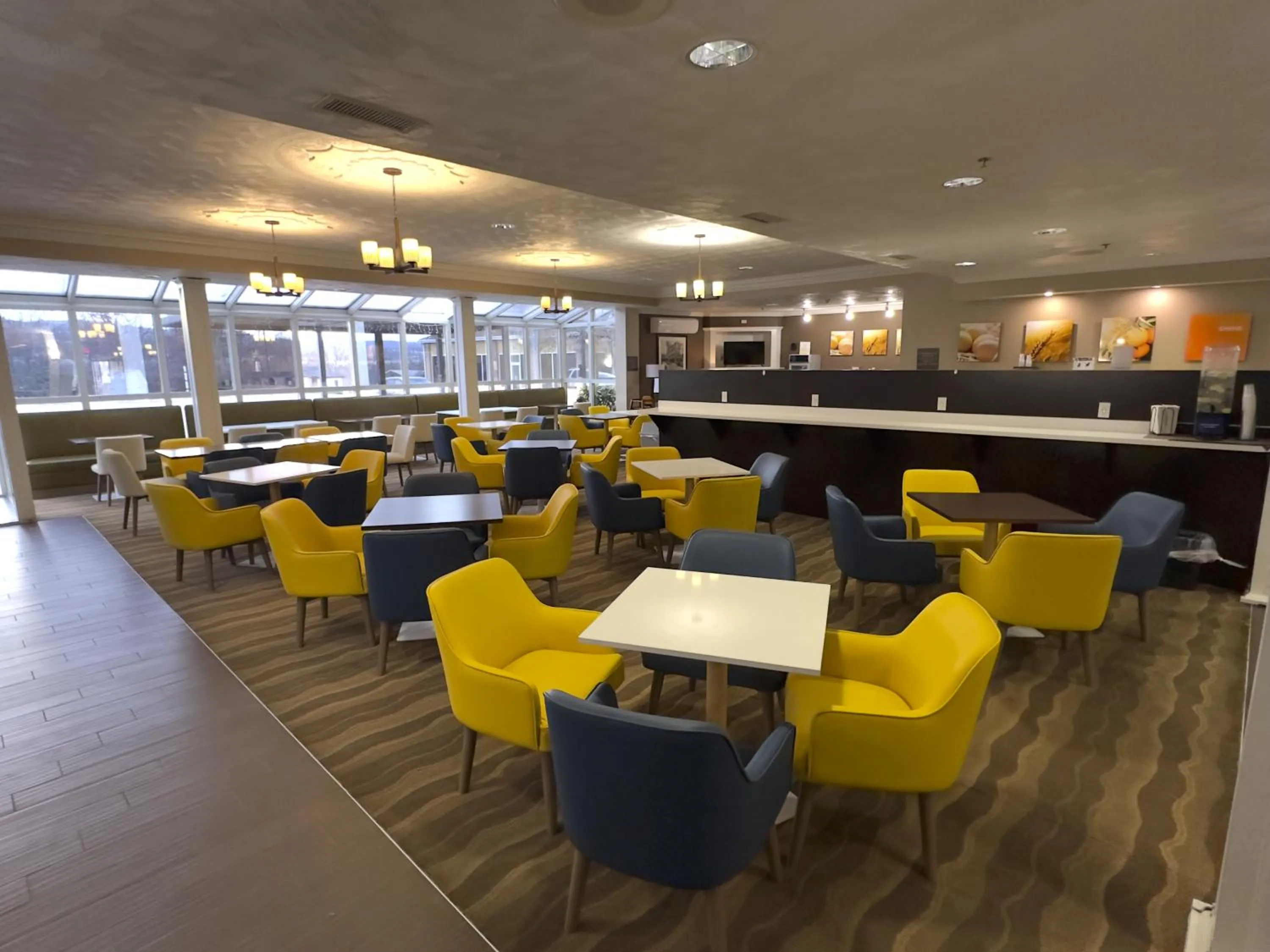 Breakfast in Comfort Suites Scranton near Montage Mountain