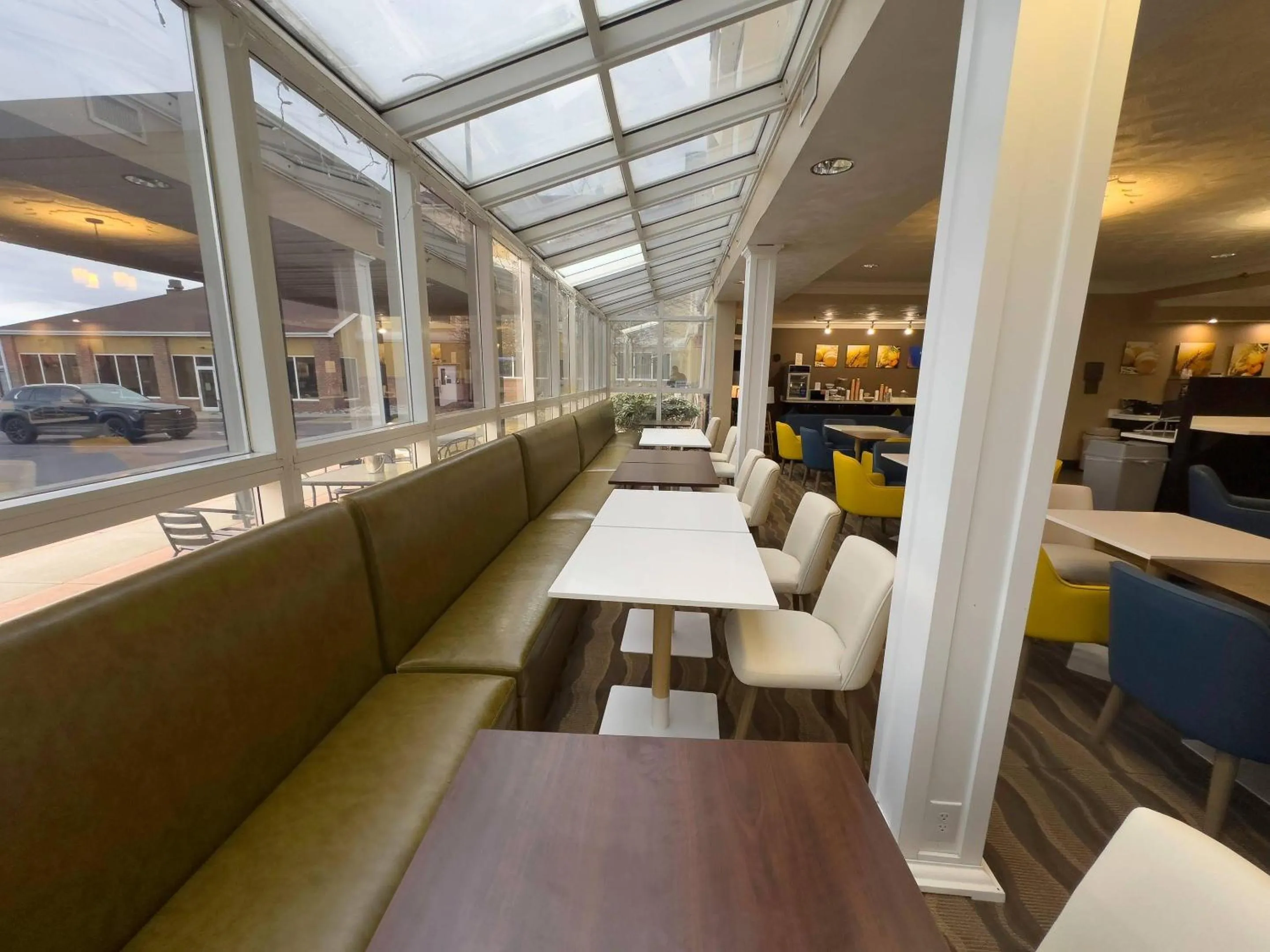 Breakfast in Comfort Suites Scranton near Montage Mountain