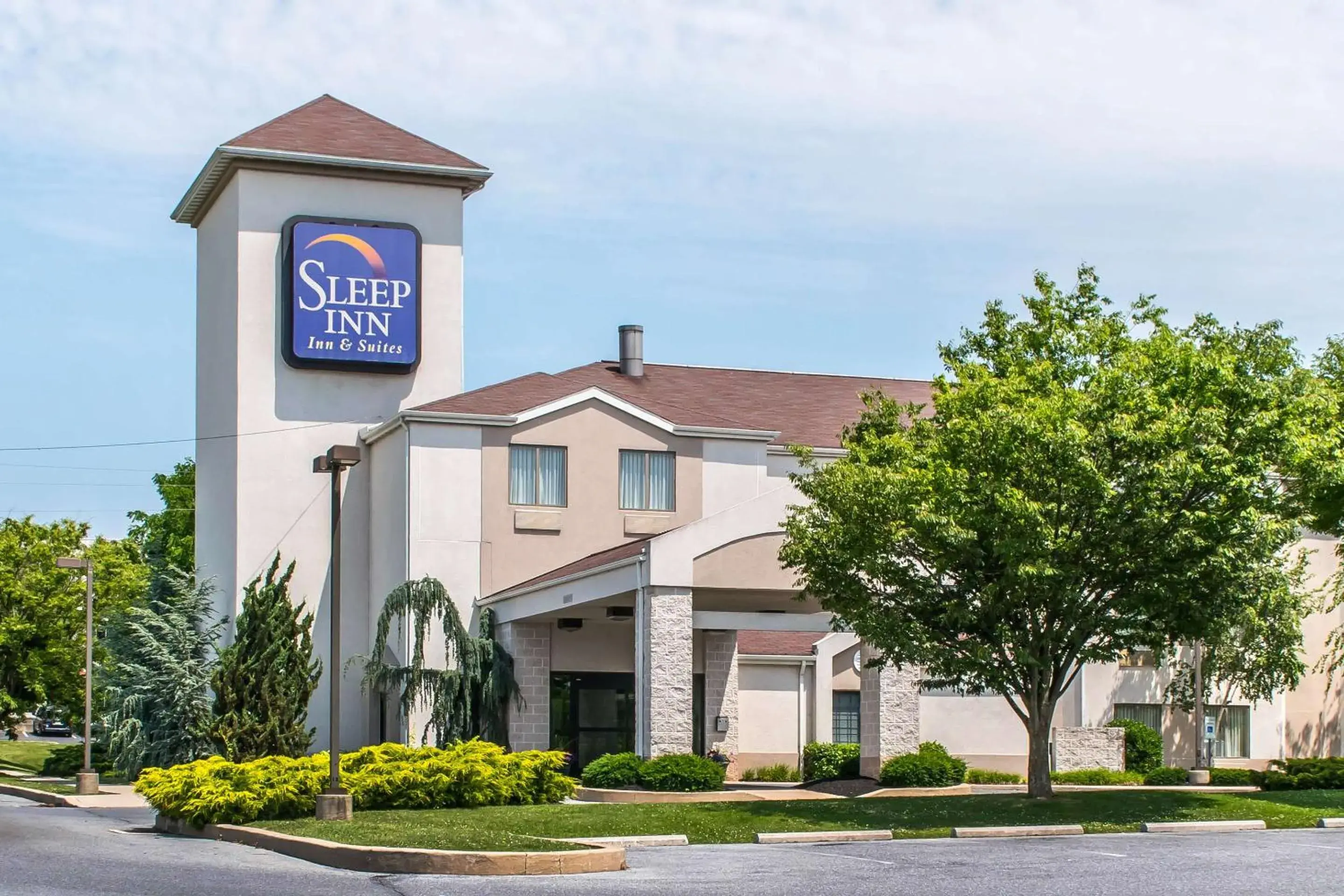 Property building in Sleep Inn & Suites of Lancaster County Property building in Sleep Inn & Suites of Lancaster County