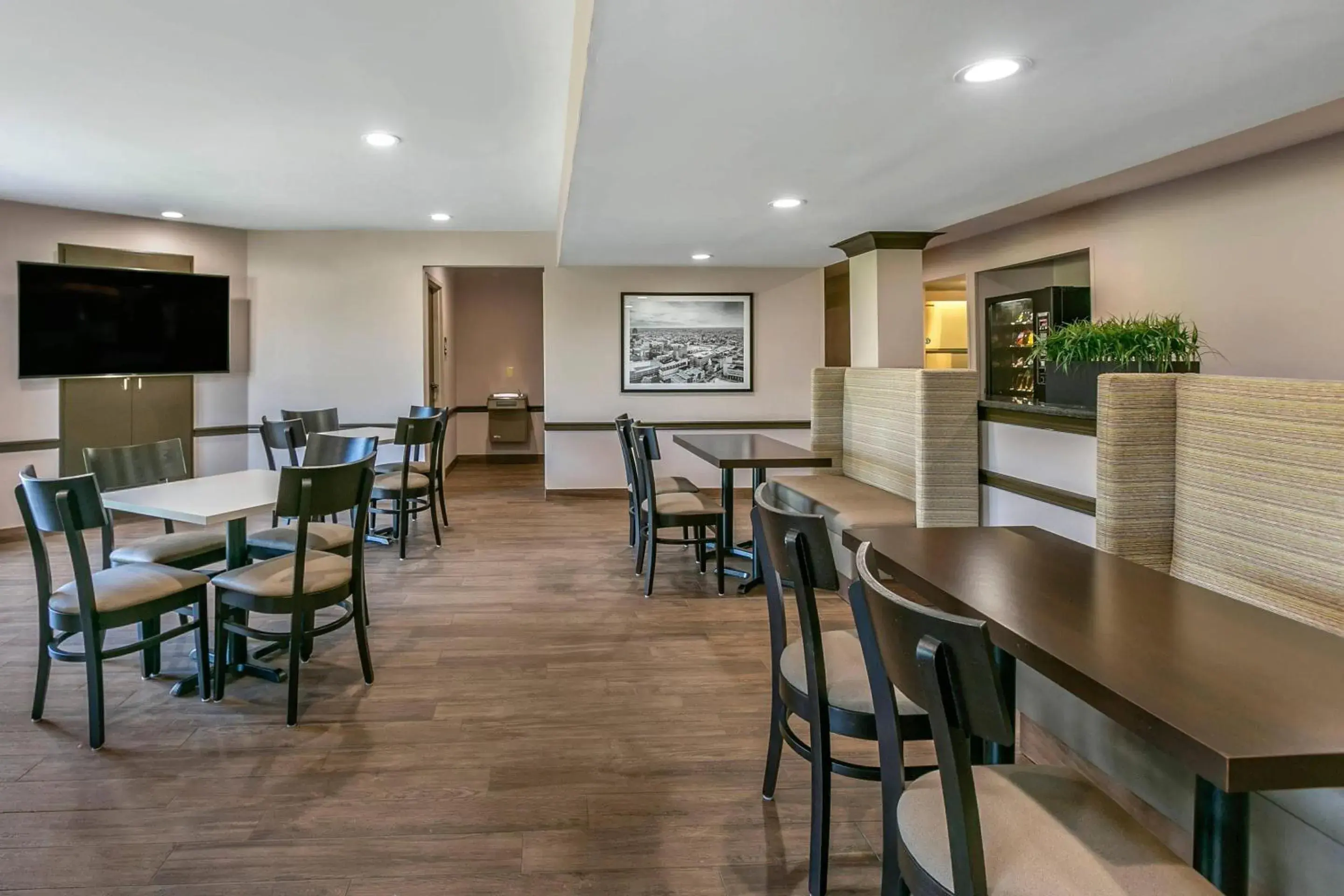 Breakfast in Sleep Inn Allentown-Fogelsville Breakfast in Sleep Inn Allentown-Fogelsville