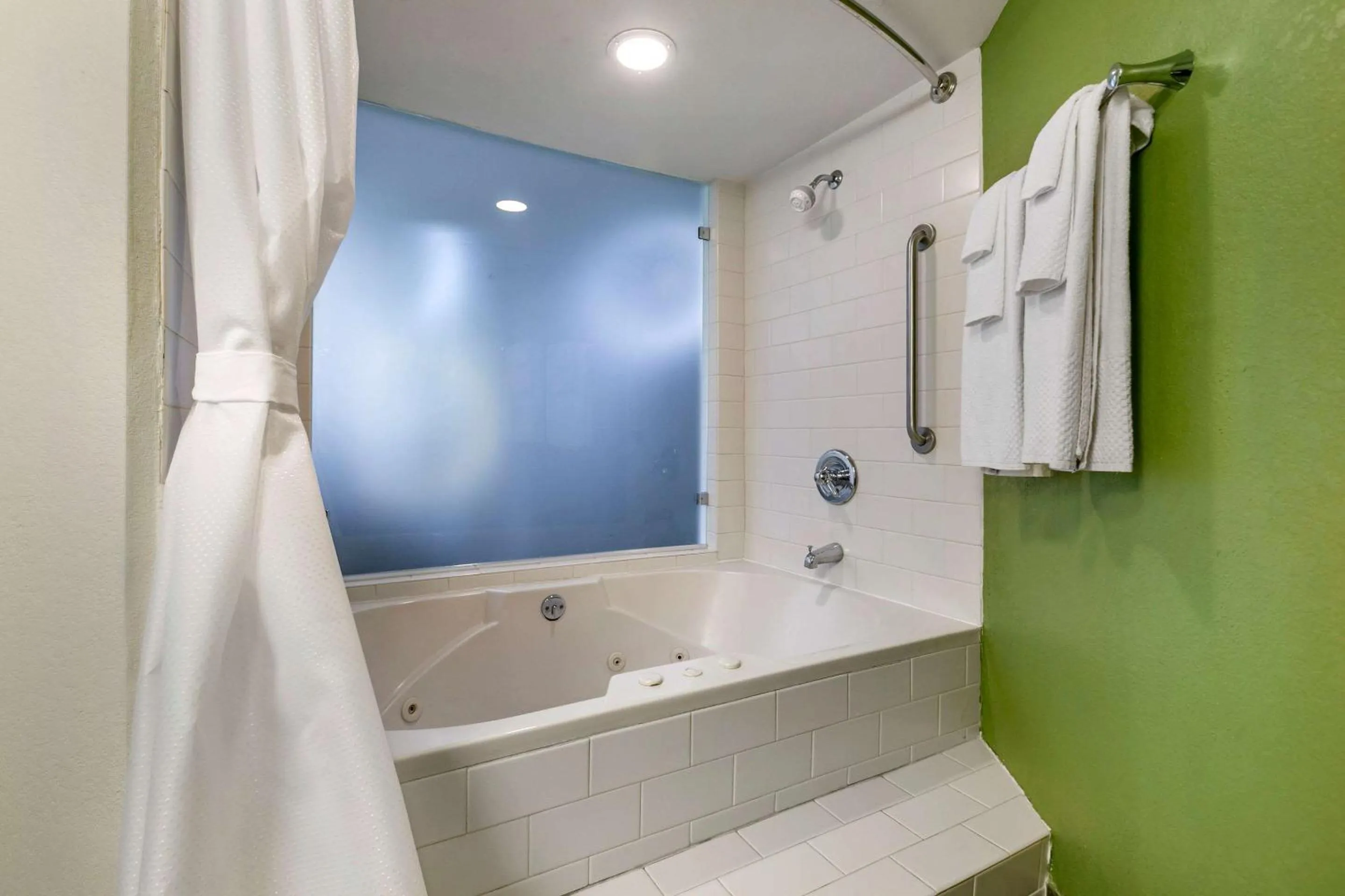 Photo of the whole room in Sleep Inn Allentown-Fogelsville