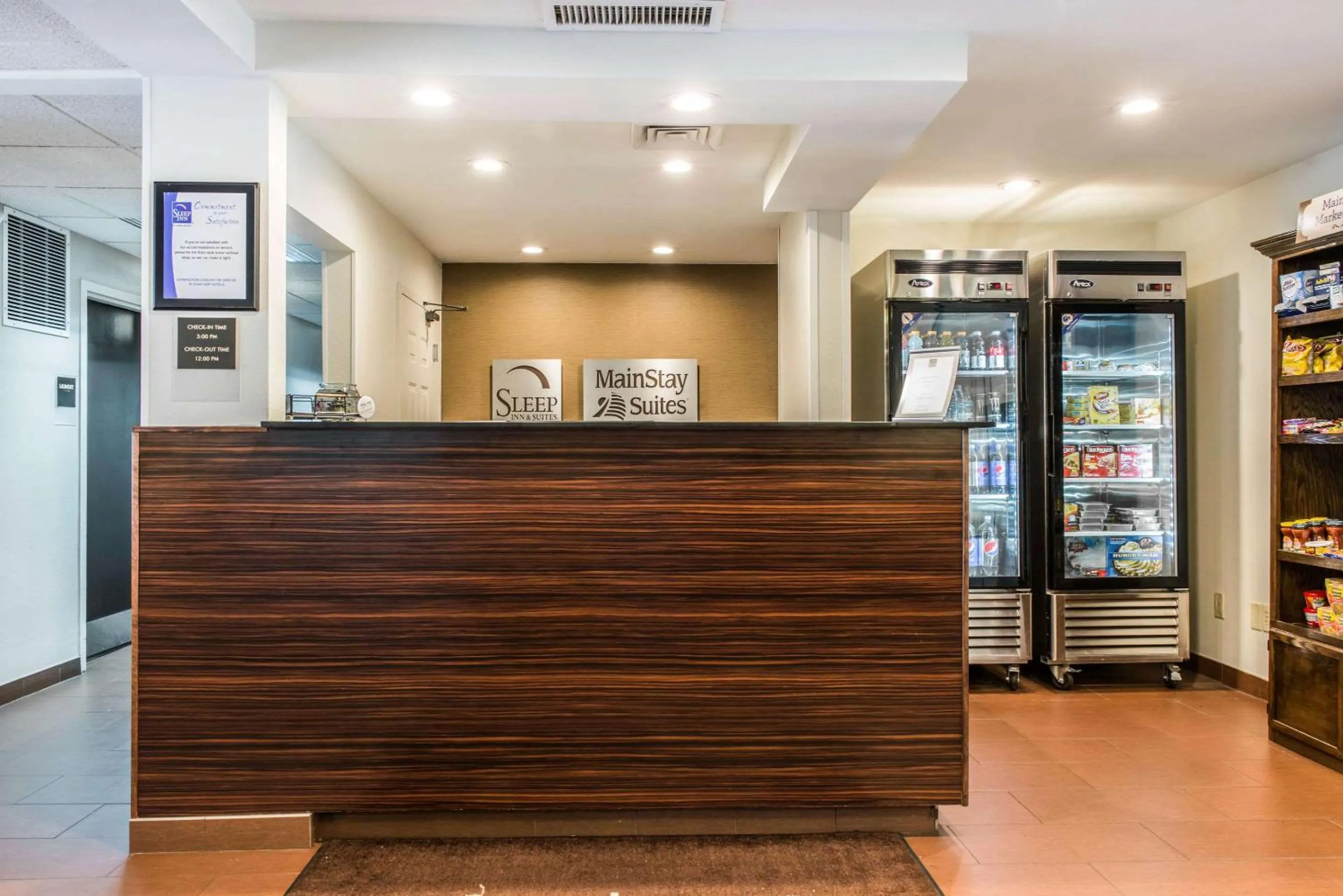 Lobby or reception in Sleep Inn & Suites Pittsburgh Airport