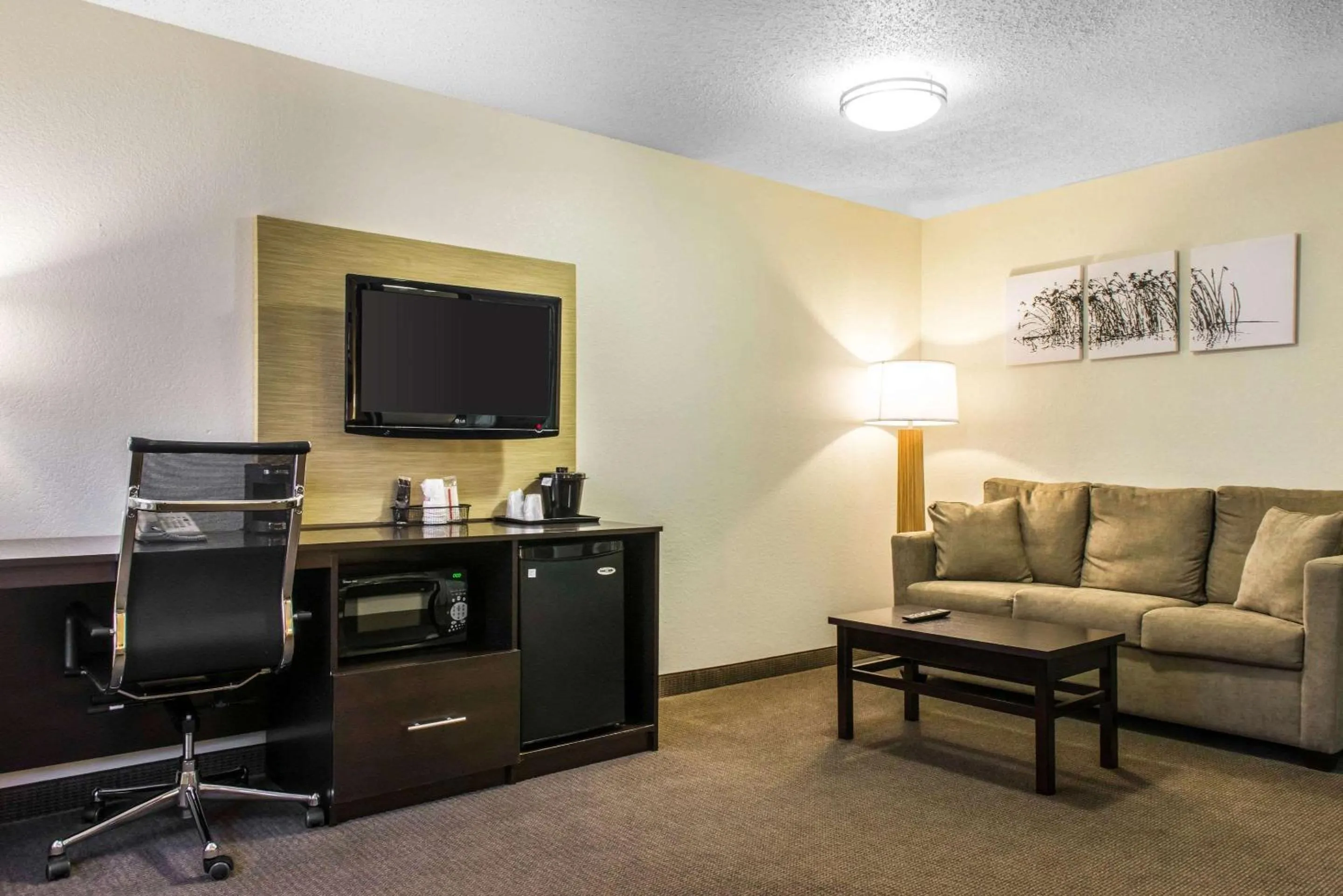Photo of the whole room in Sleep Inn & Suites Pittsburgh Airport