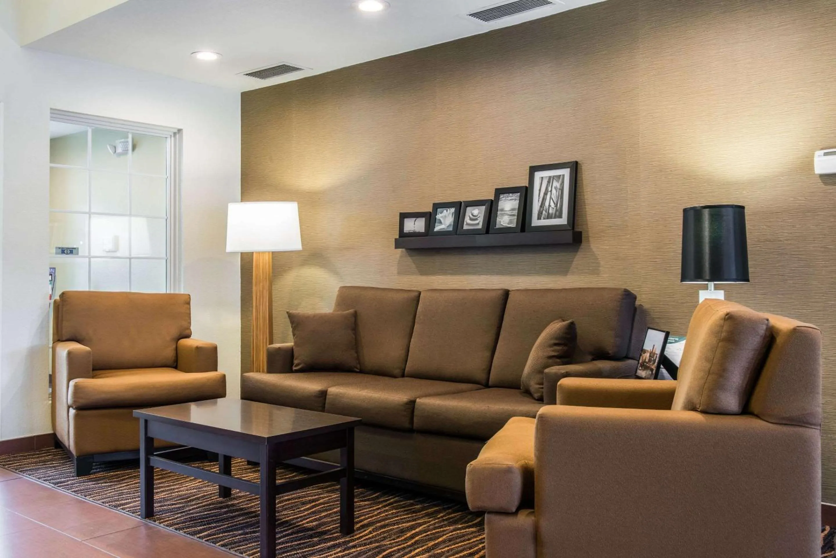 Lobby or reception in Sleep Inn & Suites Pittsburgh Airport