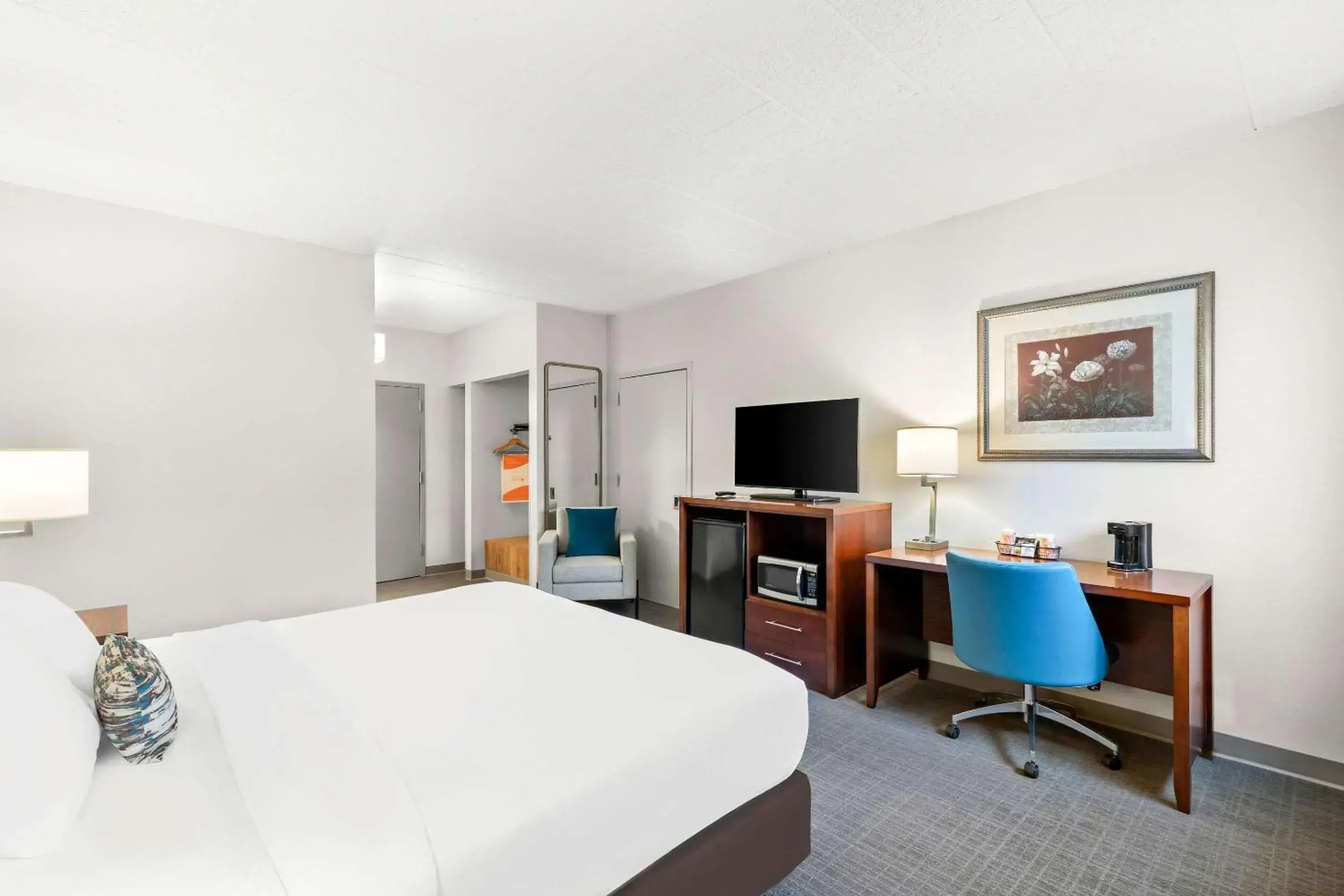 King Room with Roll-In Shower - Accessible/Non-Smoking in Comfort Inn Pocono Lakes Region King Room with Roll-In Shower - Accessible/Non-Smoking in Comfort Inn Pocono Lakes Region