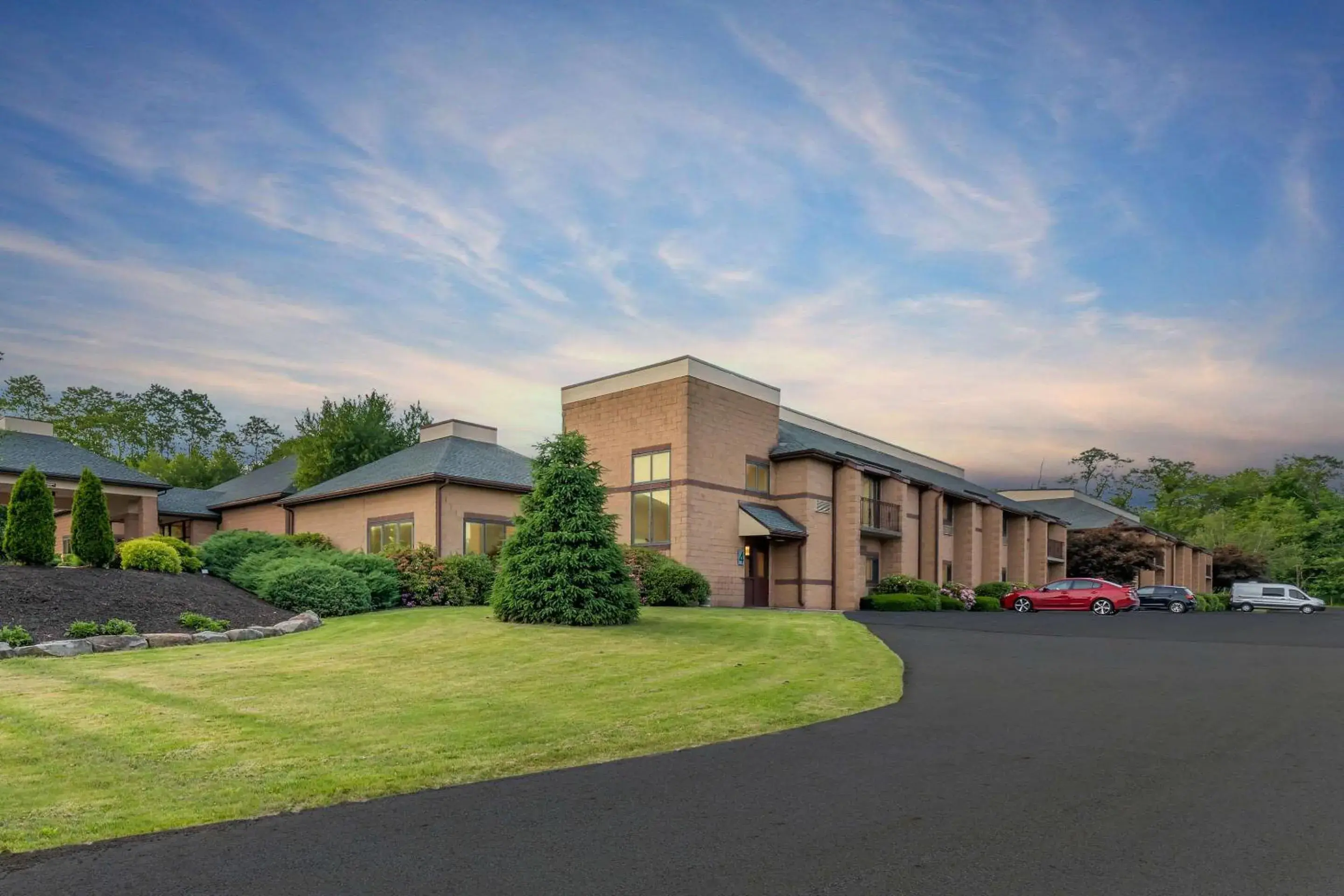 Property building in Comfort Inn Pocono Lakes Region Property building in Comfort Inn Pocono Lakes Region