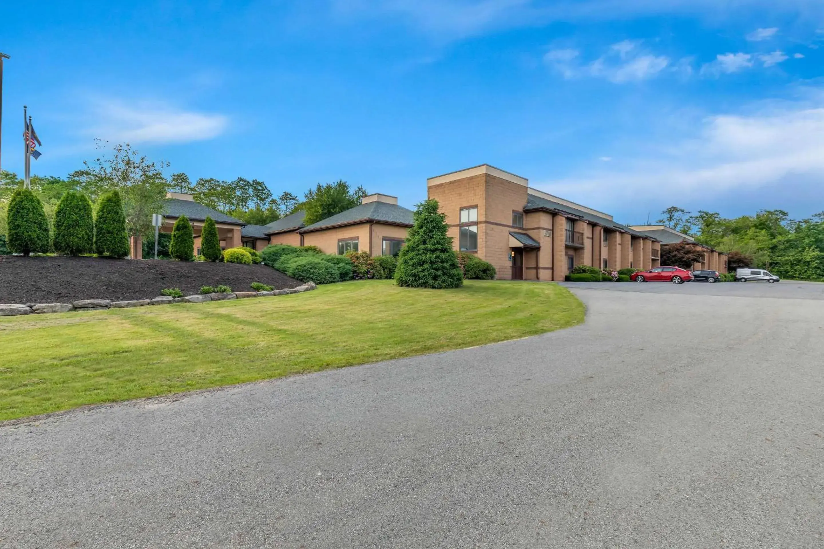 Property building in Comfort Inn Pocono Lakes Region Property building in Comfort Inn Pocono Lakes Region