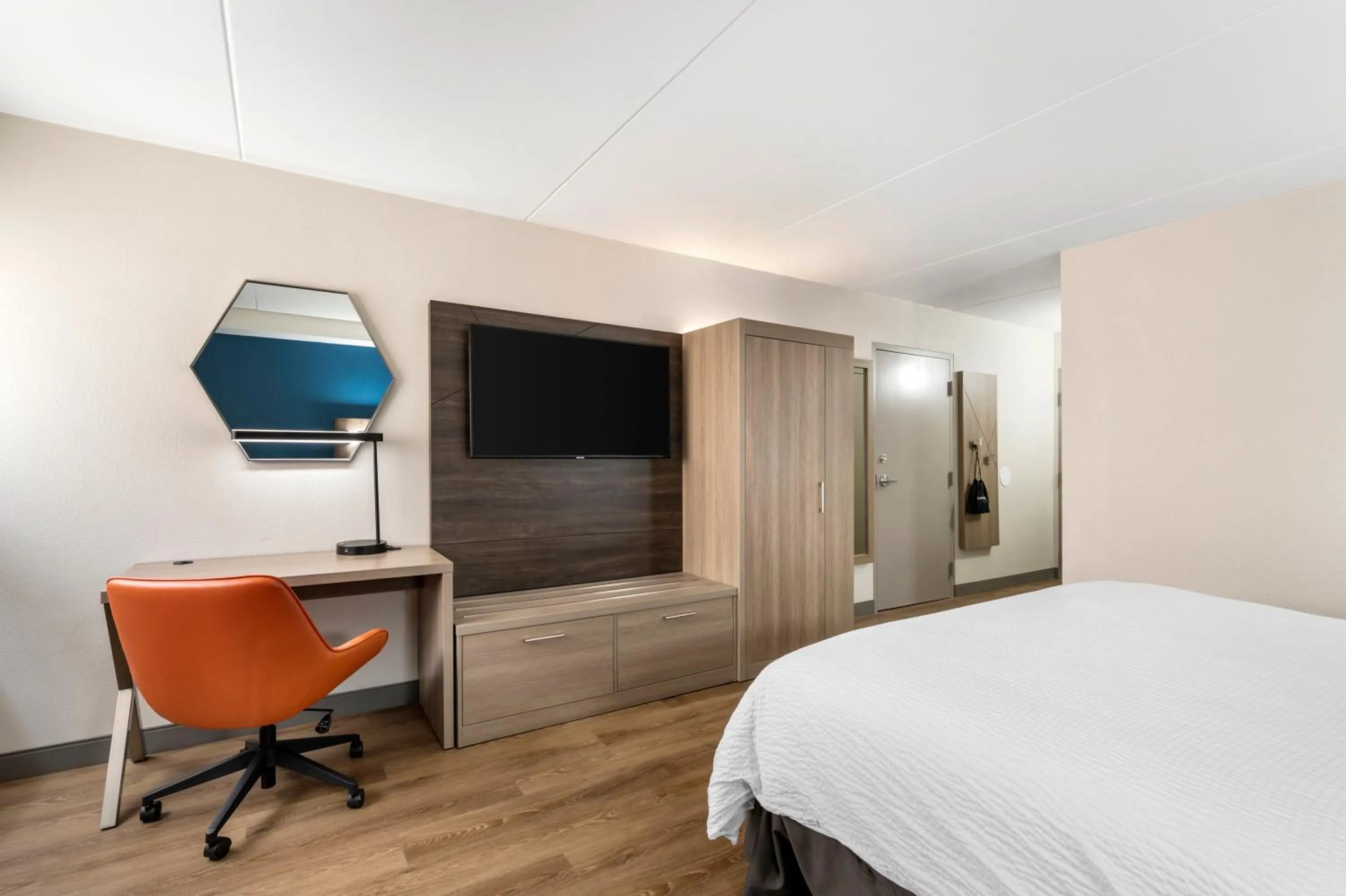 Bed in Holiday Inn Express Greencastle by IHG