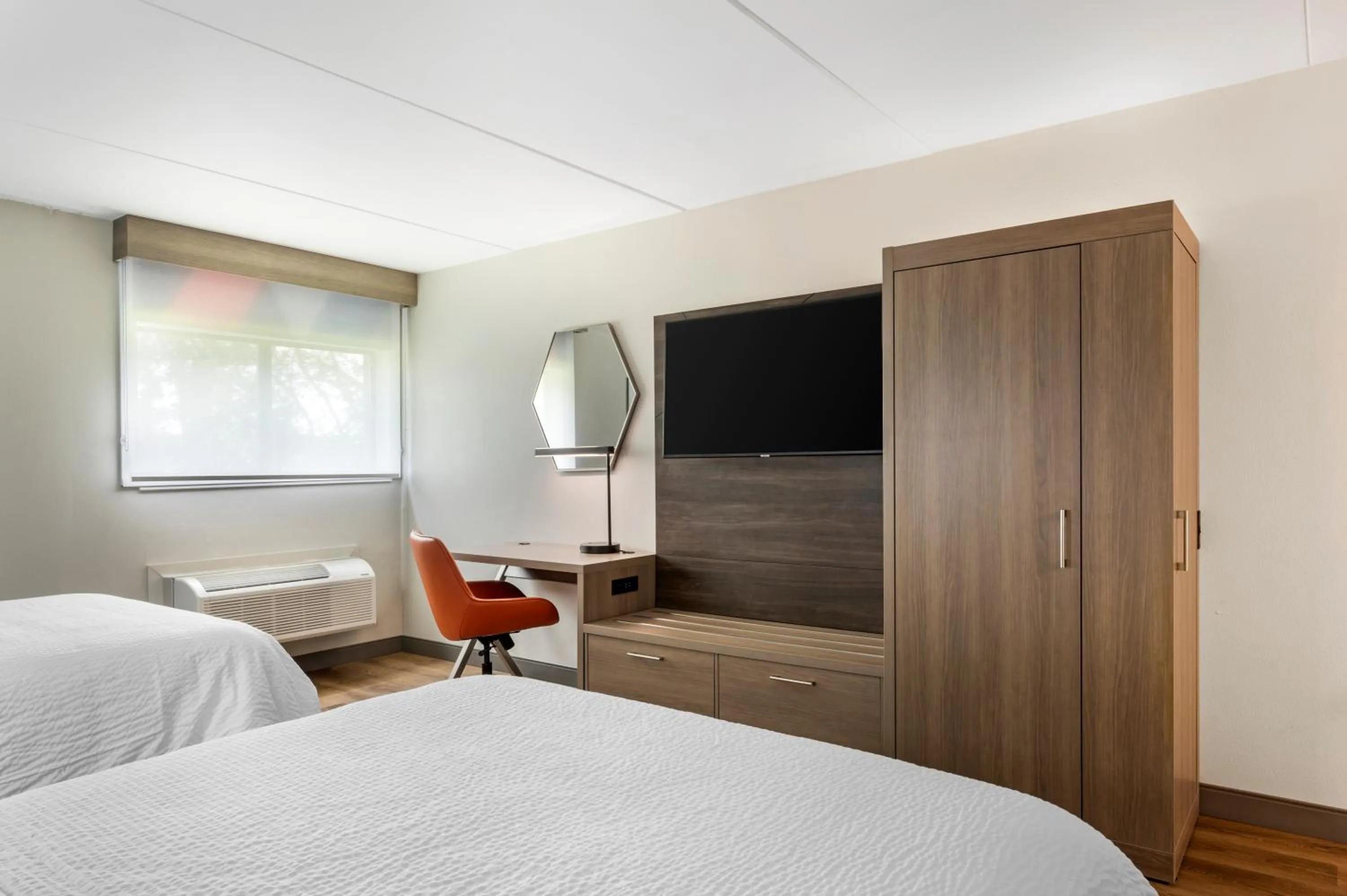 Bed in Holiday Inn Express Greencastle by IHG