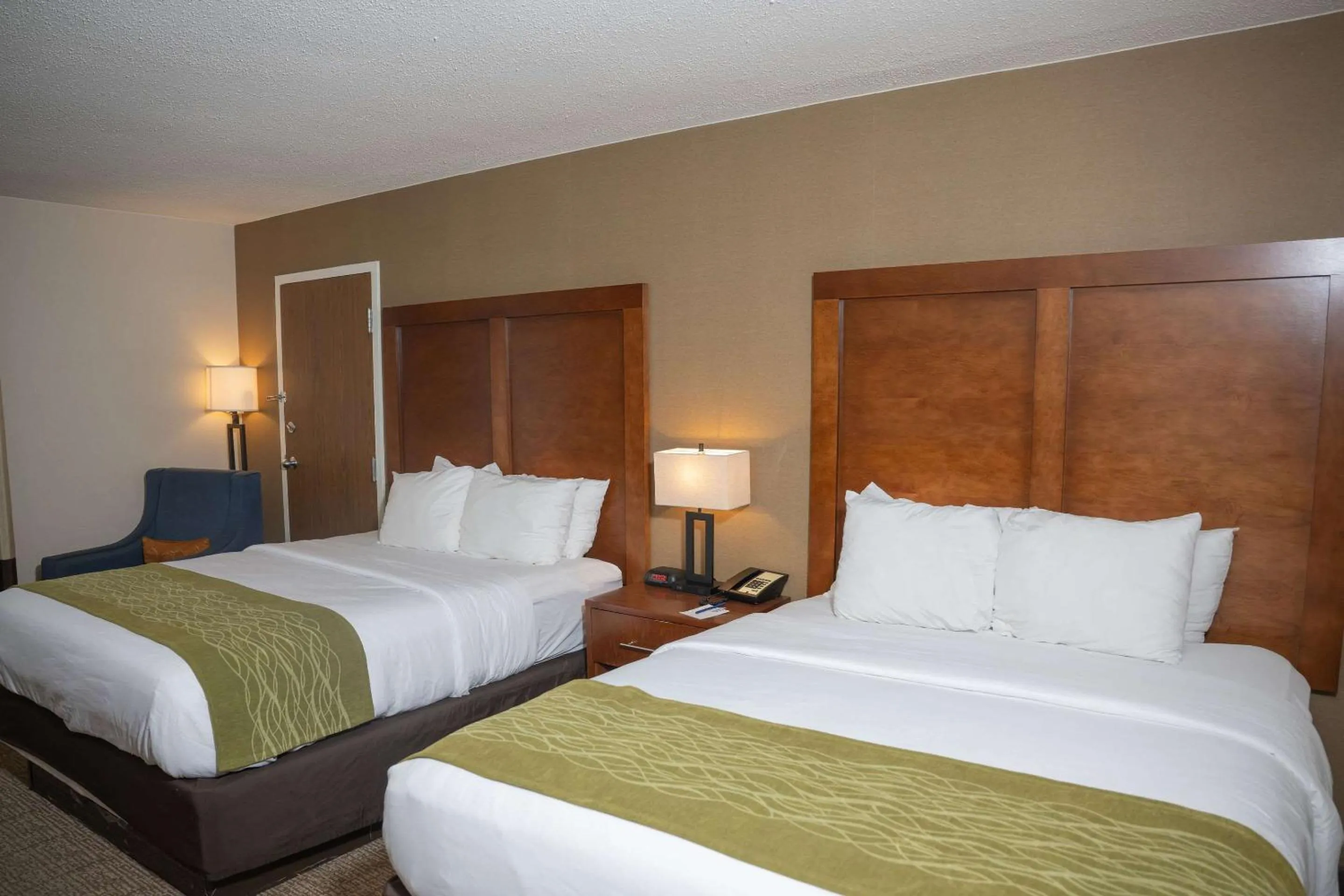Bedroom, Bed in Comfort Inn & Suites Erie - Splash Lagoon Indoor Waterpark