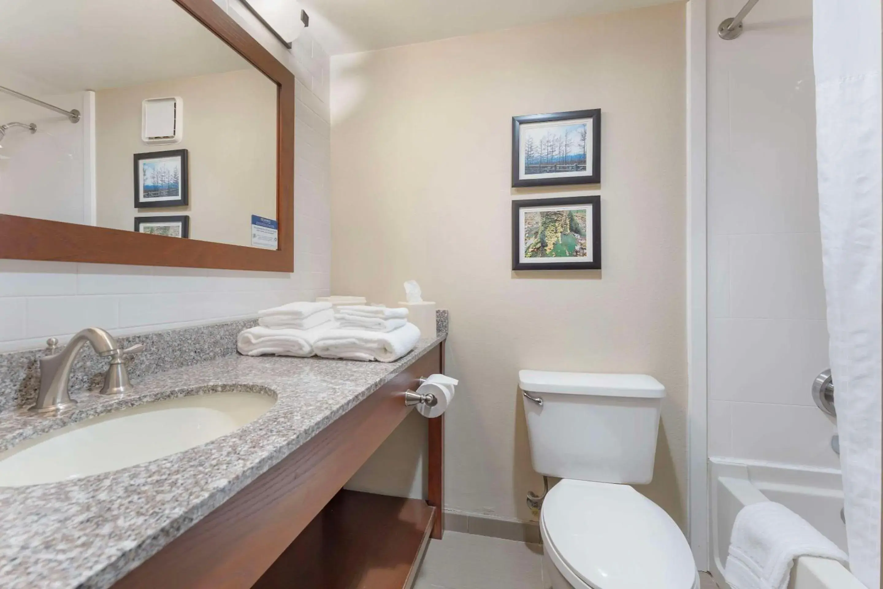 Bedroom in Comfort Inn & Suites Bedroom in Comfort Inn & Suites