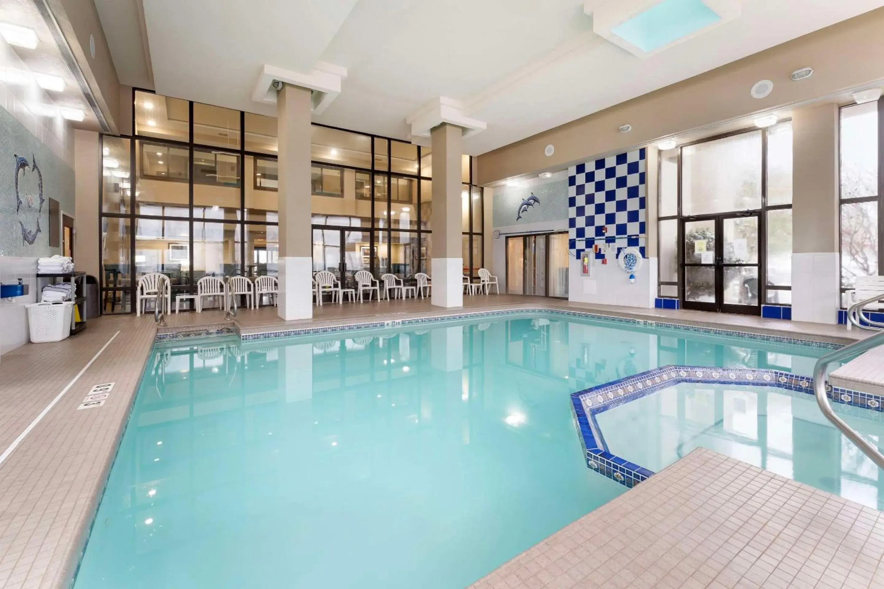 Swimming pool in Comfort Inn & Suites Johnstown - Richland Town Center Swimming pool in Comfort Inn & Suites Johnstown - Richland Town Center
