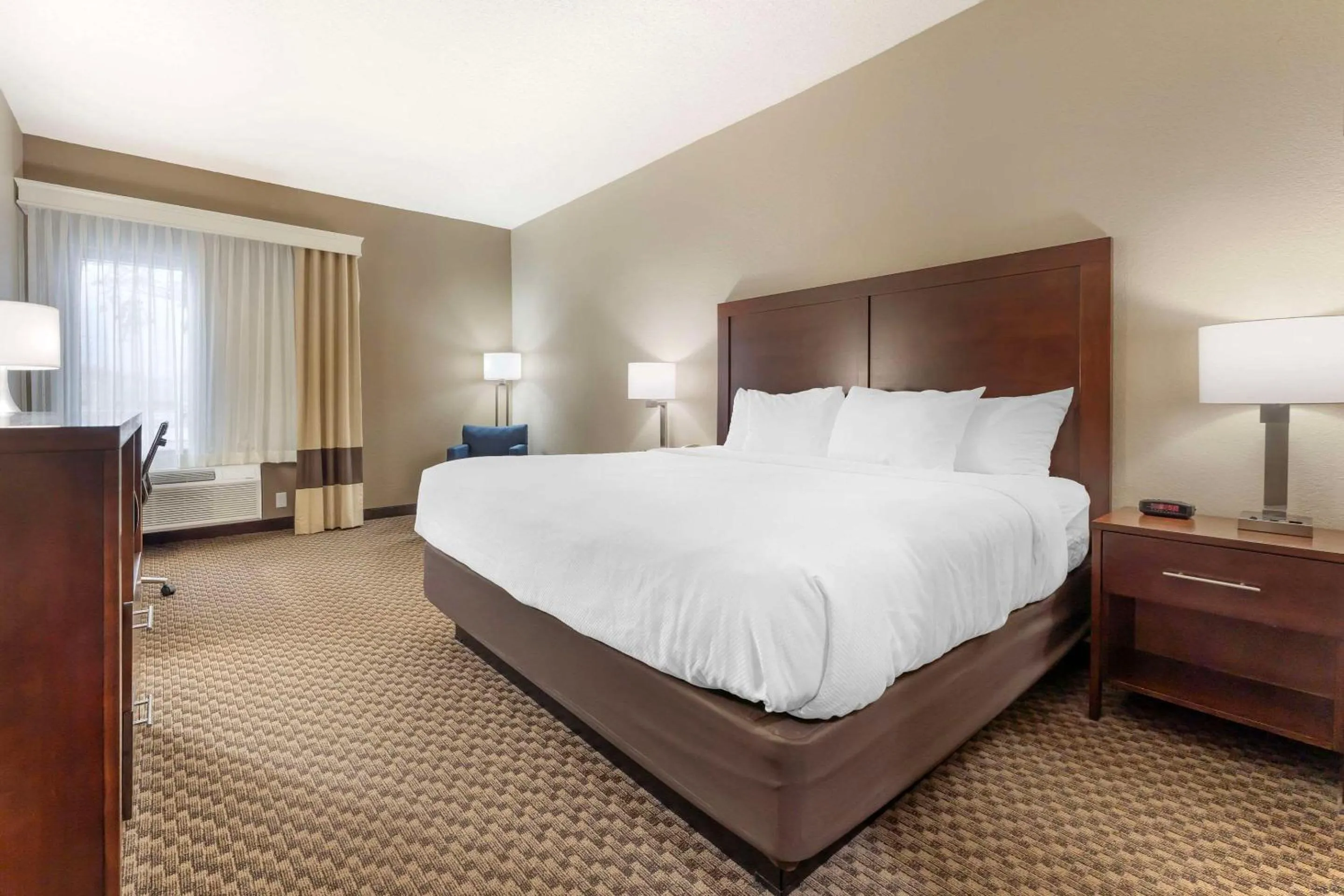 Bedroom, Bed in Comfort Inn & Suites