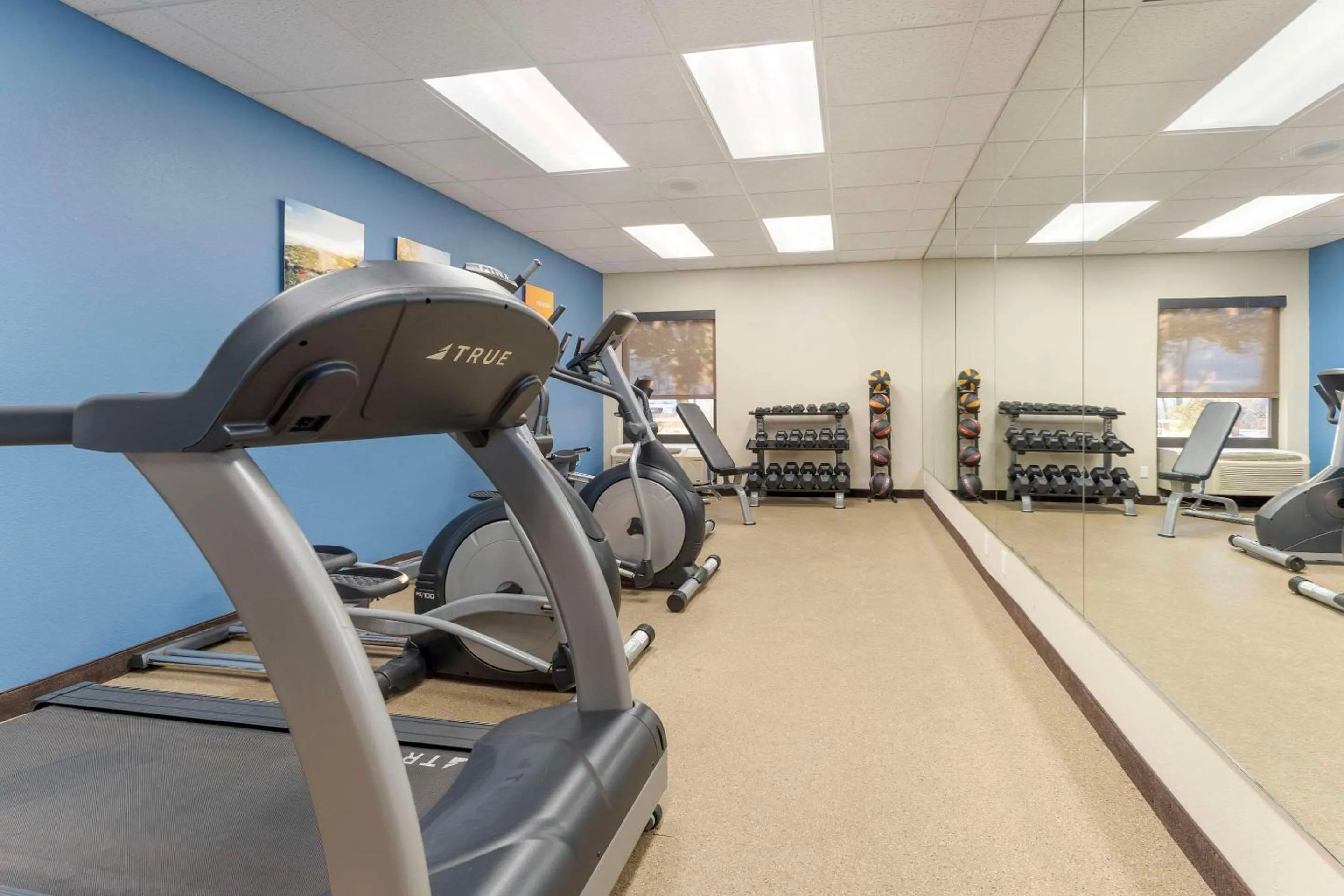 Fitness centre/facilities in Comfort Inn & Suites