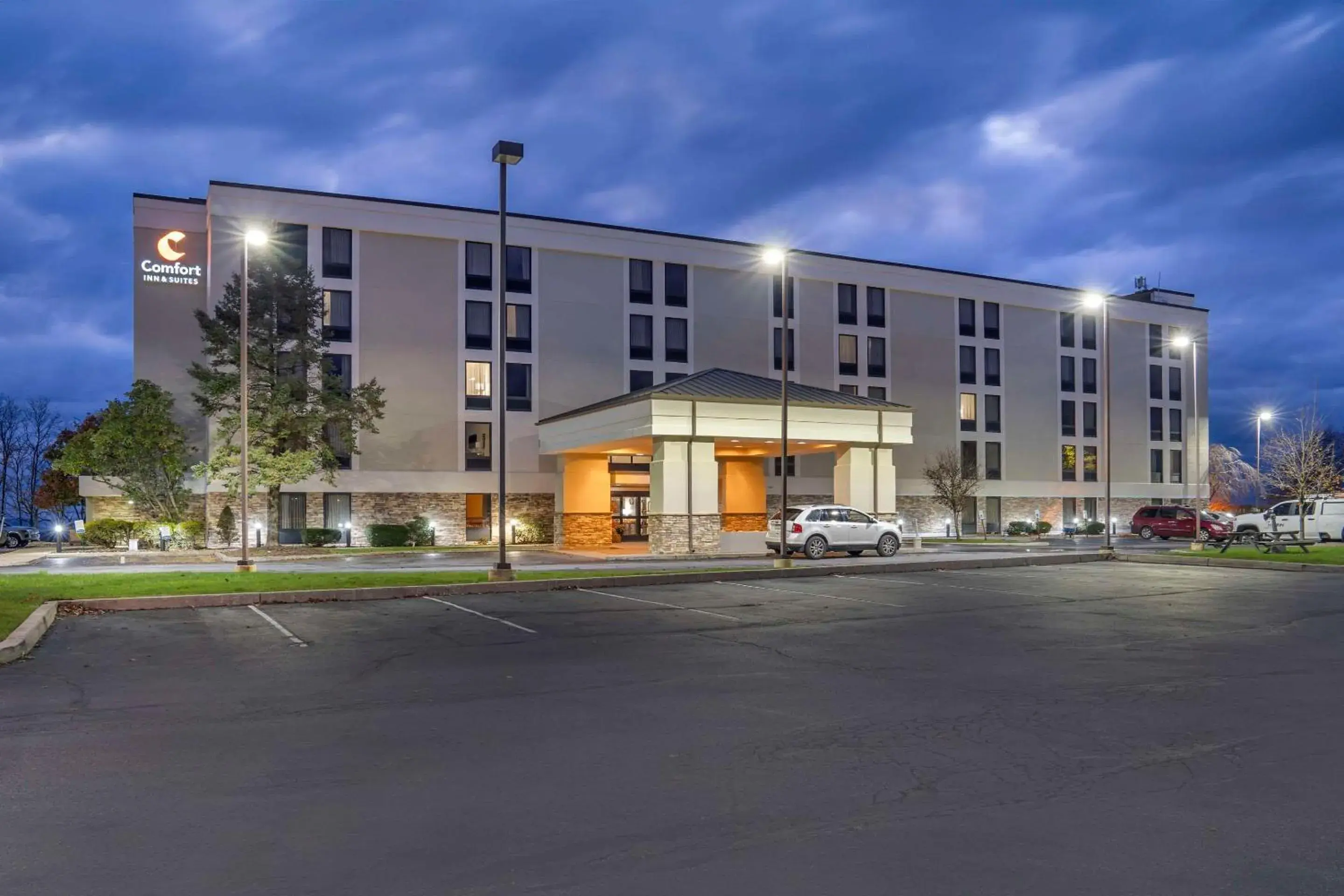 Property building in Comfort Inn & Suites Johnstown - Richland Town Center Property building in Comfort Inn & Suites Johnstown - Richland Town Center
