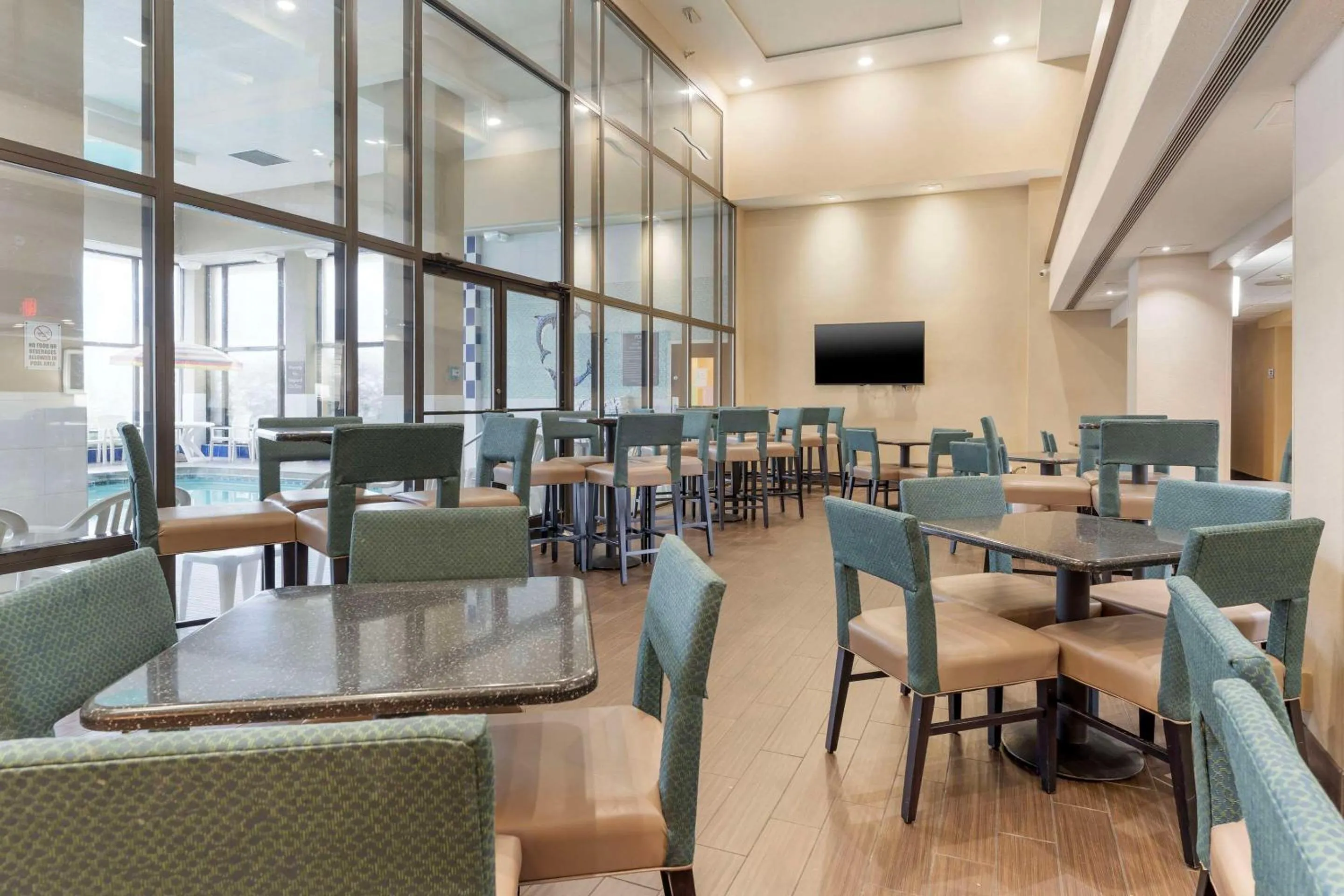 Breakfast in Comfort Inn & Suites