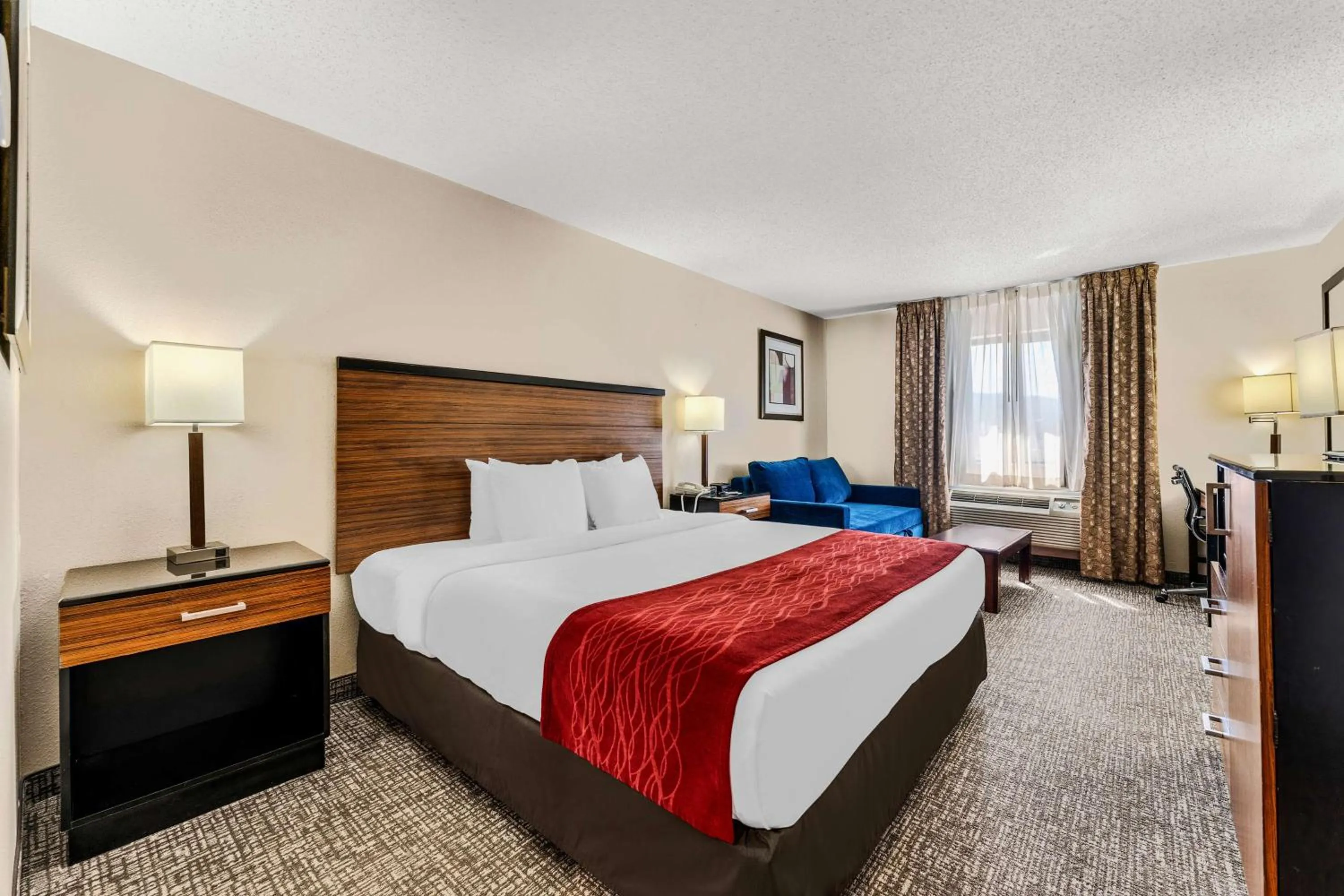 Bedroom, Bed in SureStay Plus by Best Western Reading North