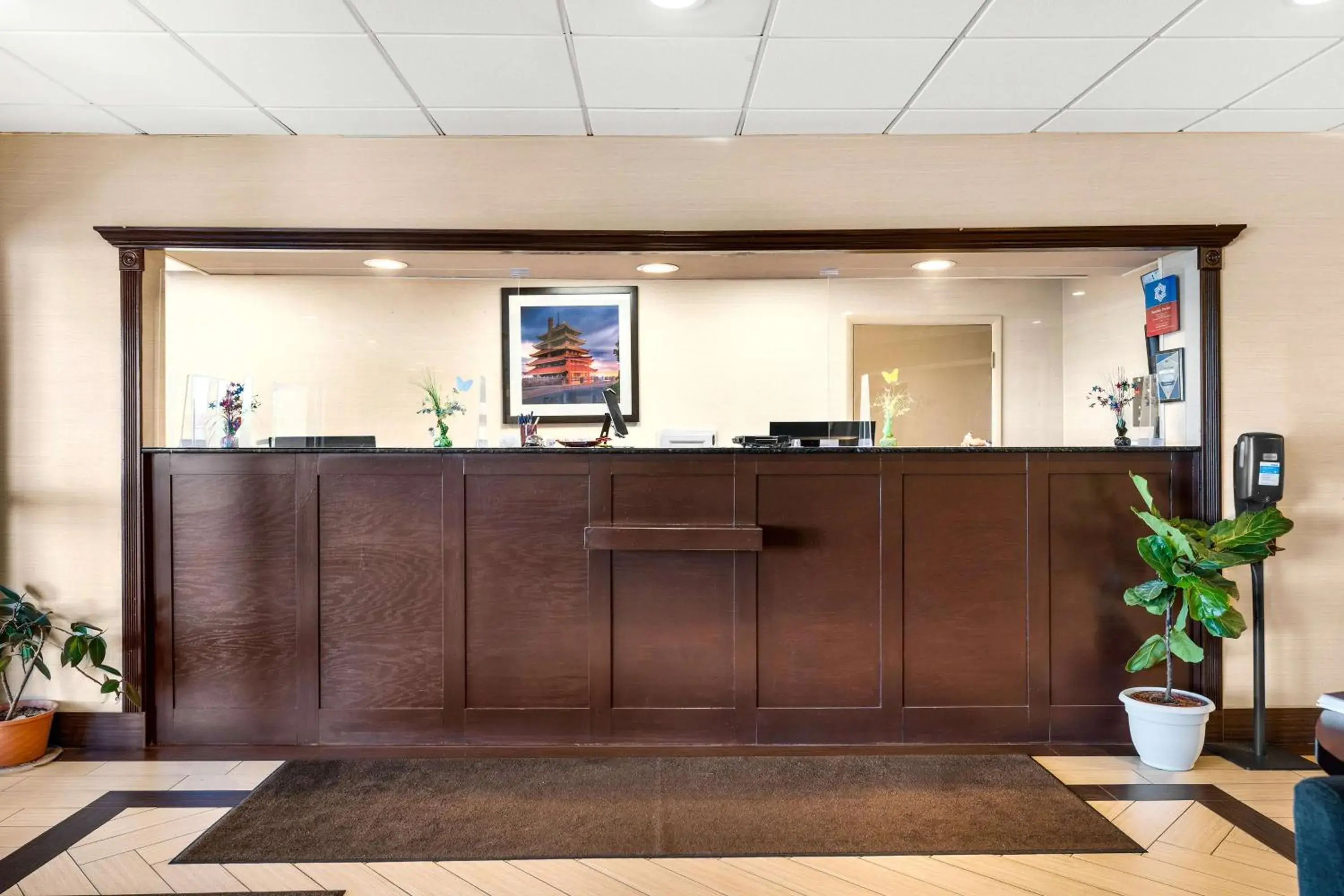 Lobby or reception in SureStay Plus by Best Western Reading North Lobby or reception in SureStay Plus by Best Western Reading North