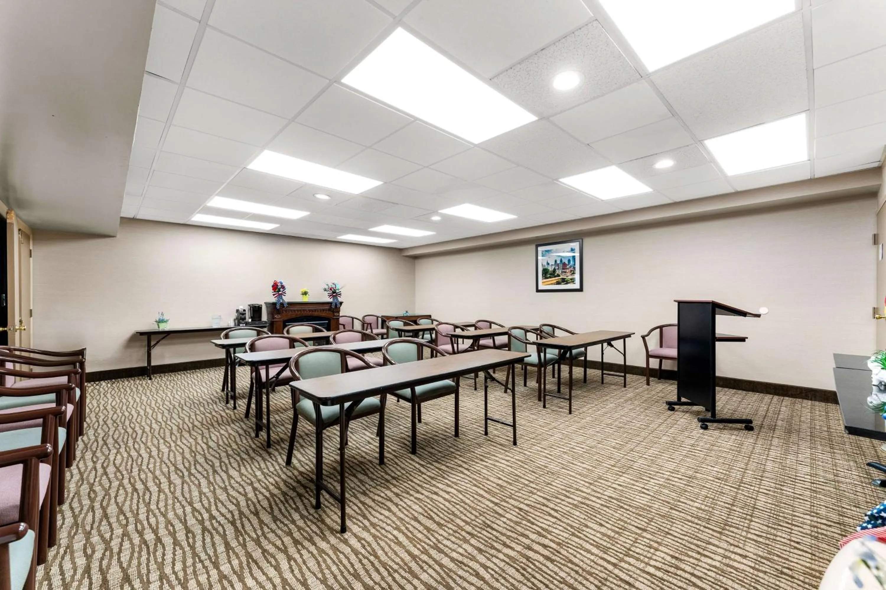 Meeting/conference room in SureStay Plus by Best Western Reading North