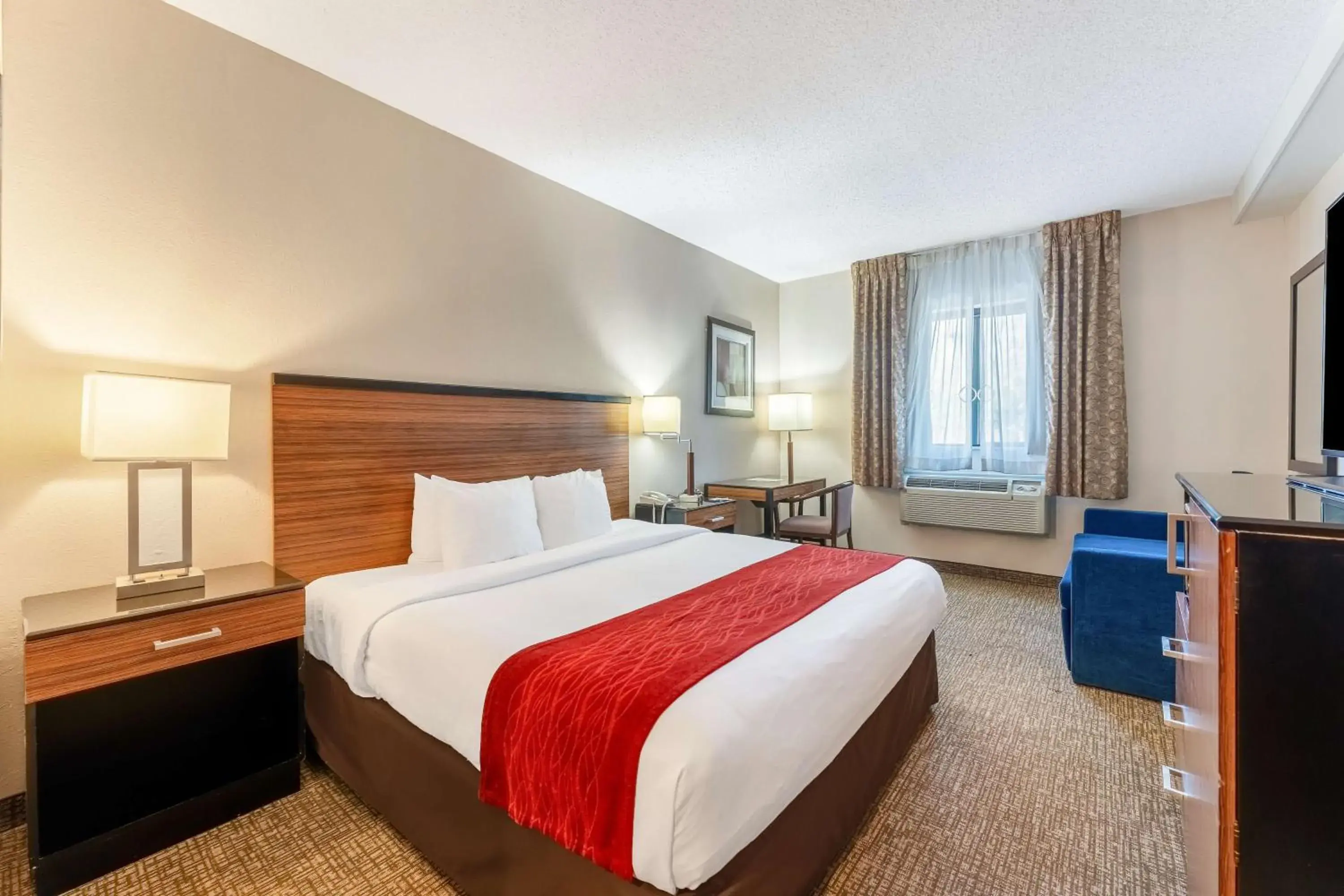 Bedroom, Bed in SureStay Plus by Best Western Reading North Bedroom, Bed in SureStay Plus by Best Western Reading North