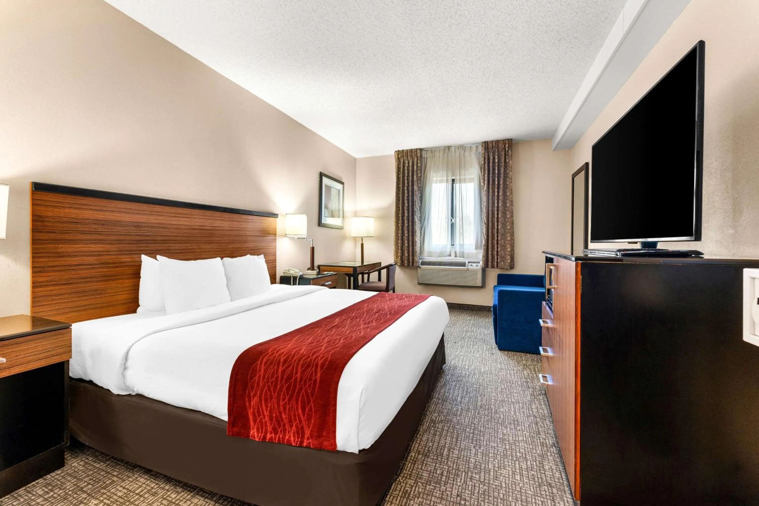 Bedroom, Bed in SureStay Plus by Best Western Reading North