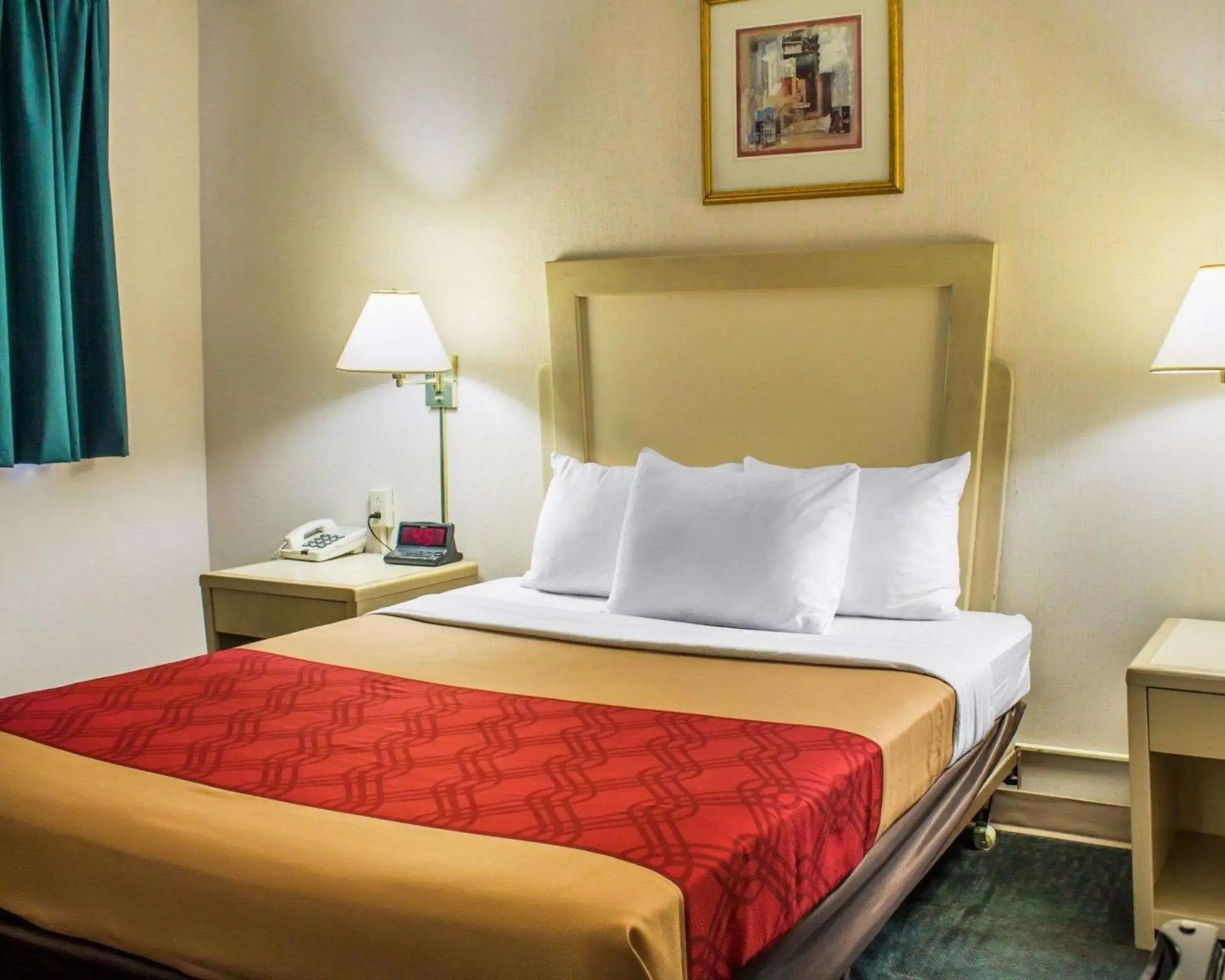 Queen Room - Accessible/Nonsmoking in Econo Lodge Drums Queen Room - Accessible/Nonsmoking in Econo Lodge Drums