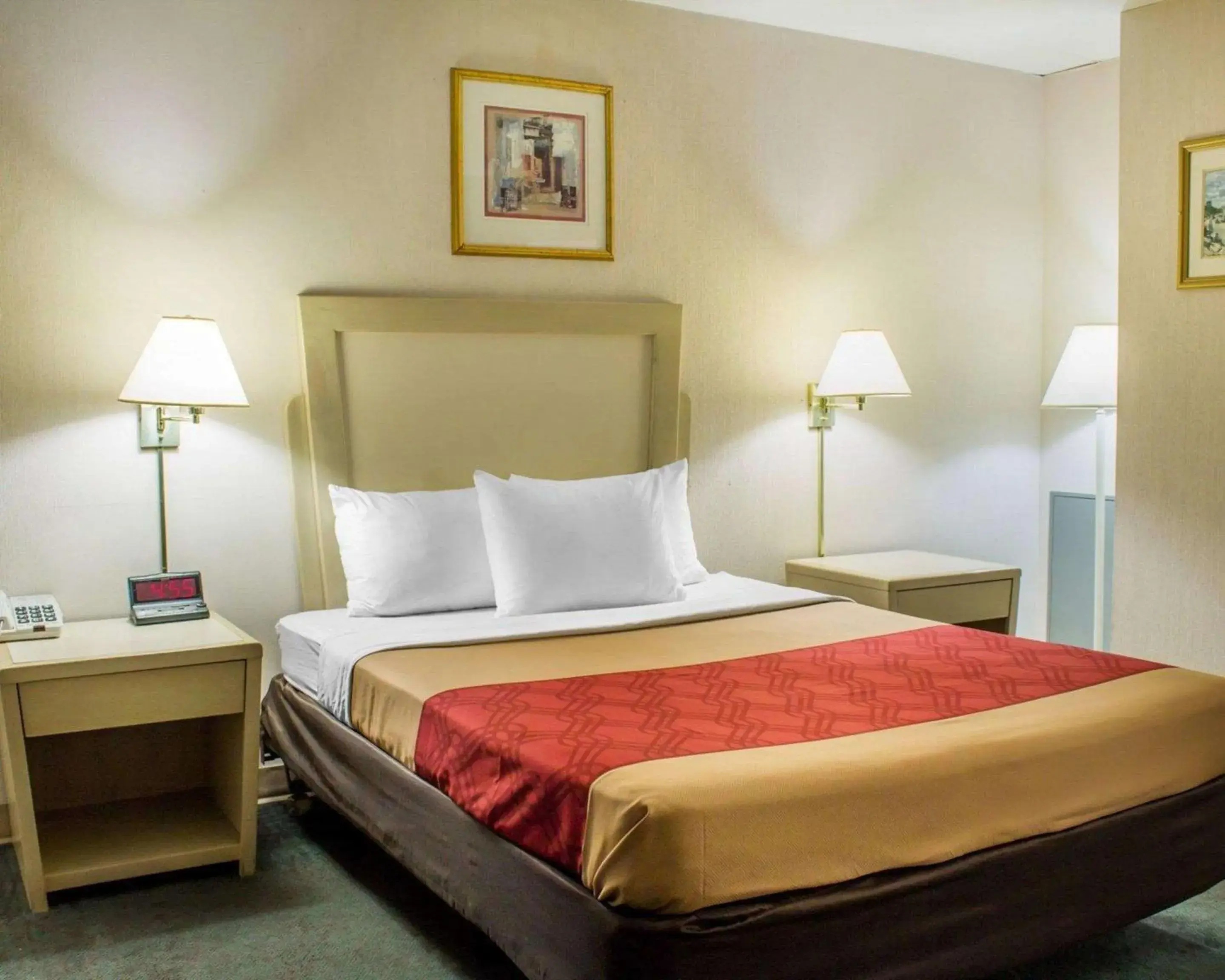 Queen Room - Accessible/Nonsmoking in Econo Lodge Drums Queen Room - Accessible/Nonsmoking in Econo Lodge Drums