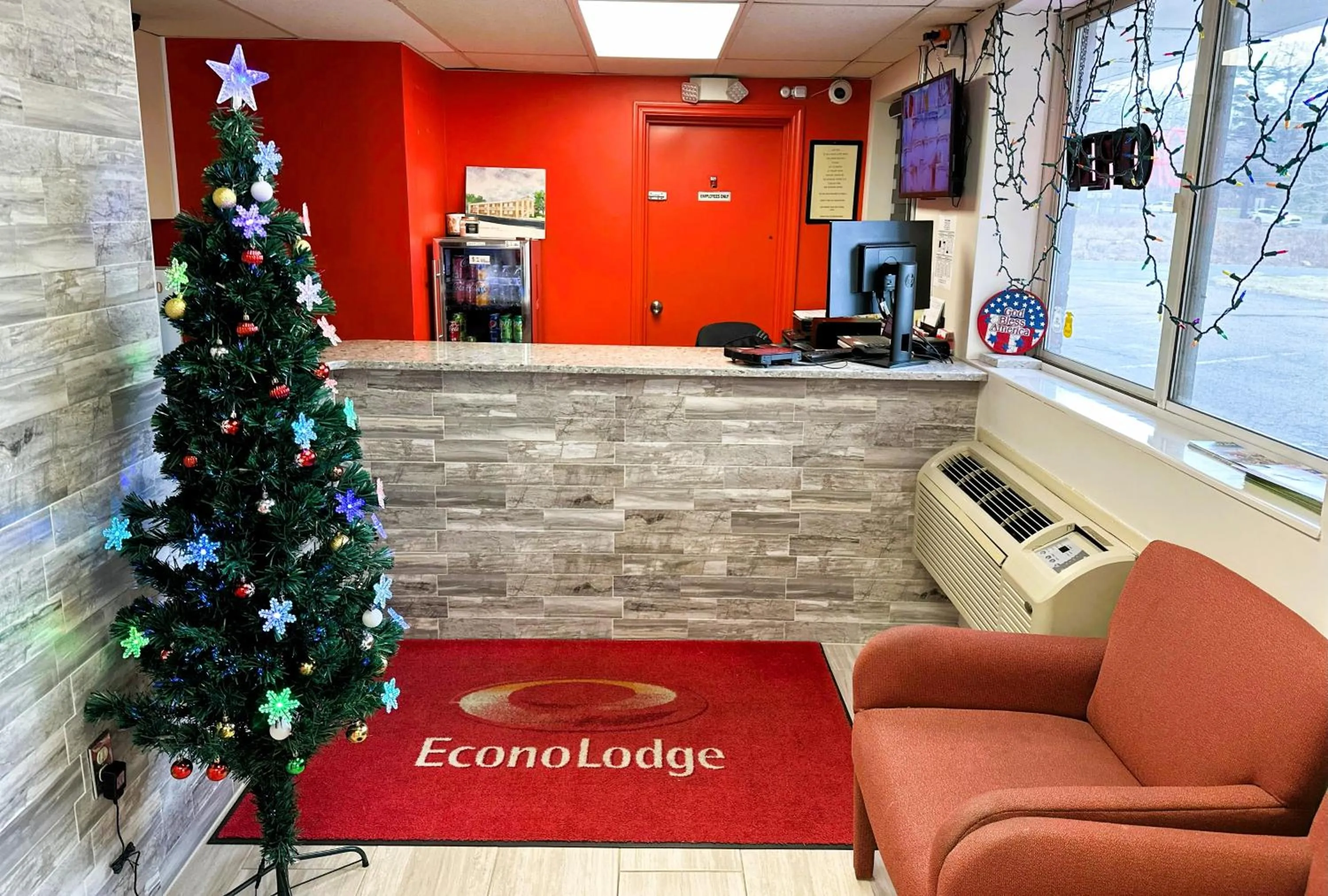 Property building in Econo Lodge Drums