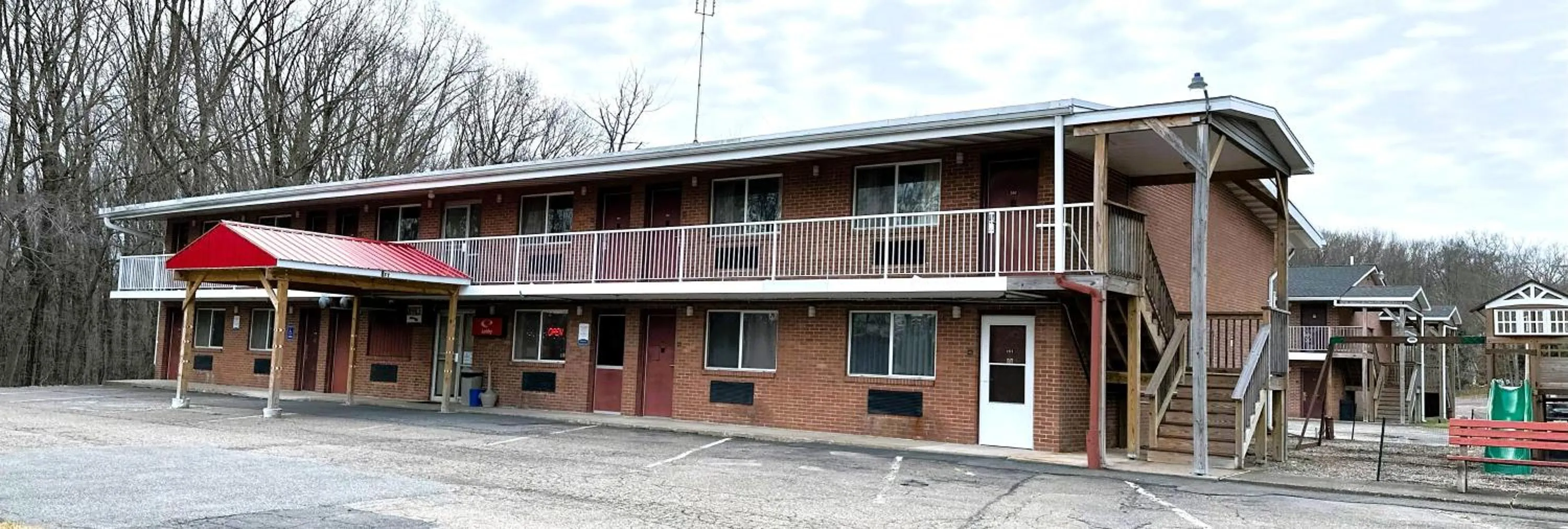 Property building in Econo Lodge Drums