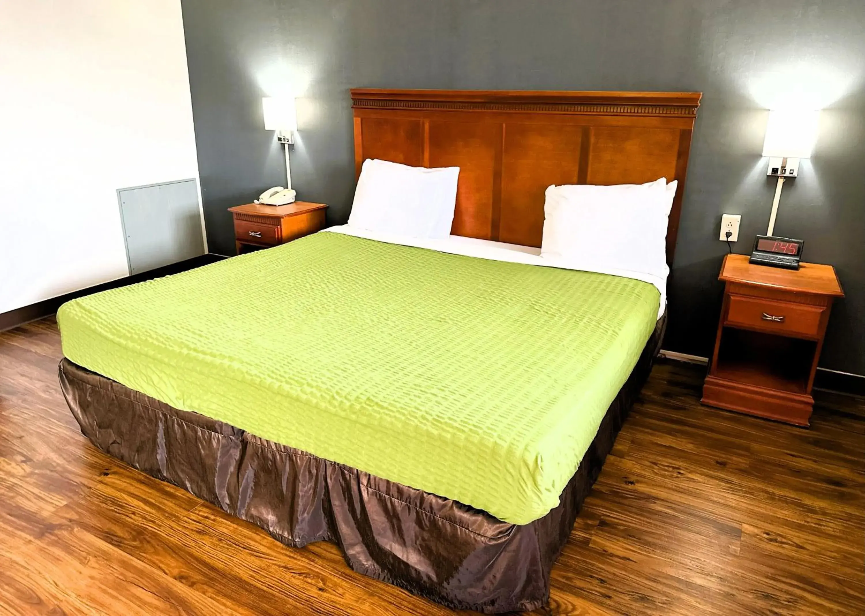 King Room - Non Smoking in Econo Lodge Drums King Room - Non Smoking in Econo Lodge Drums