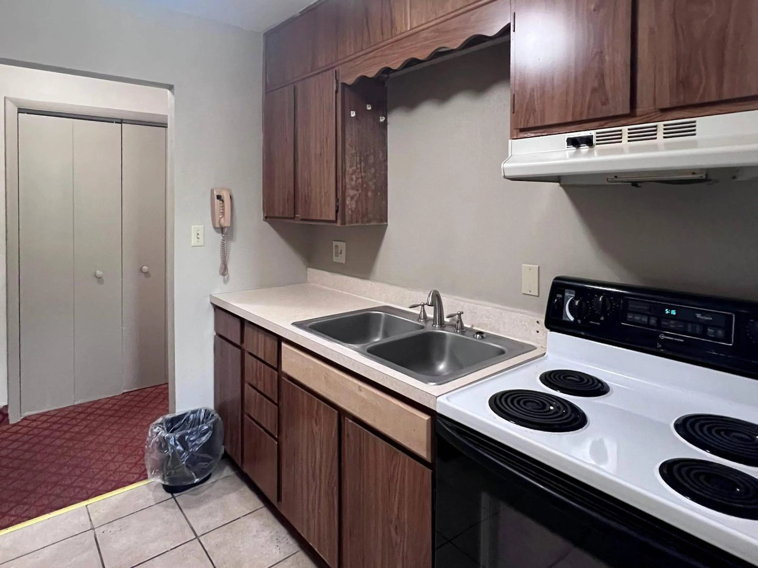 Bedroom in Rodeway Inn & Suites Hershey Chocolate Avenue