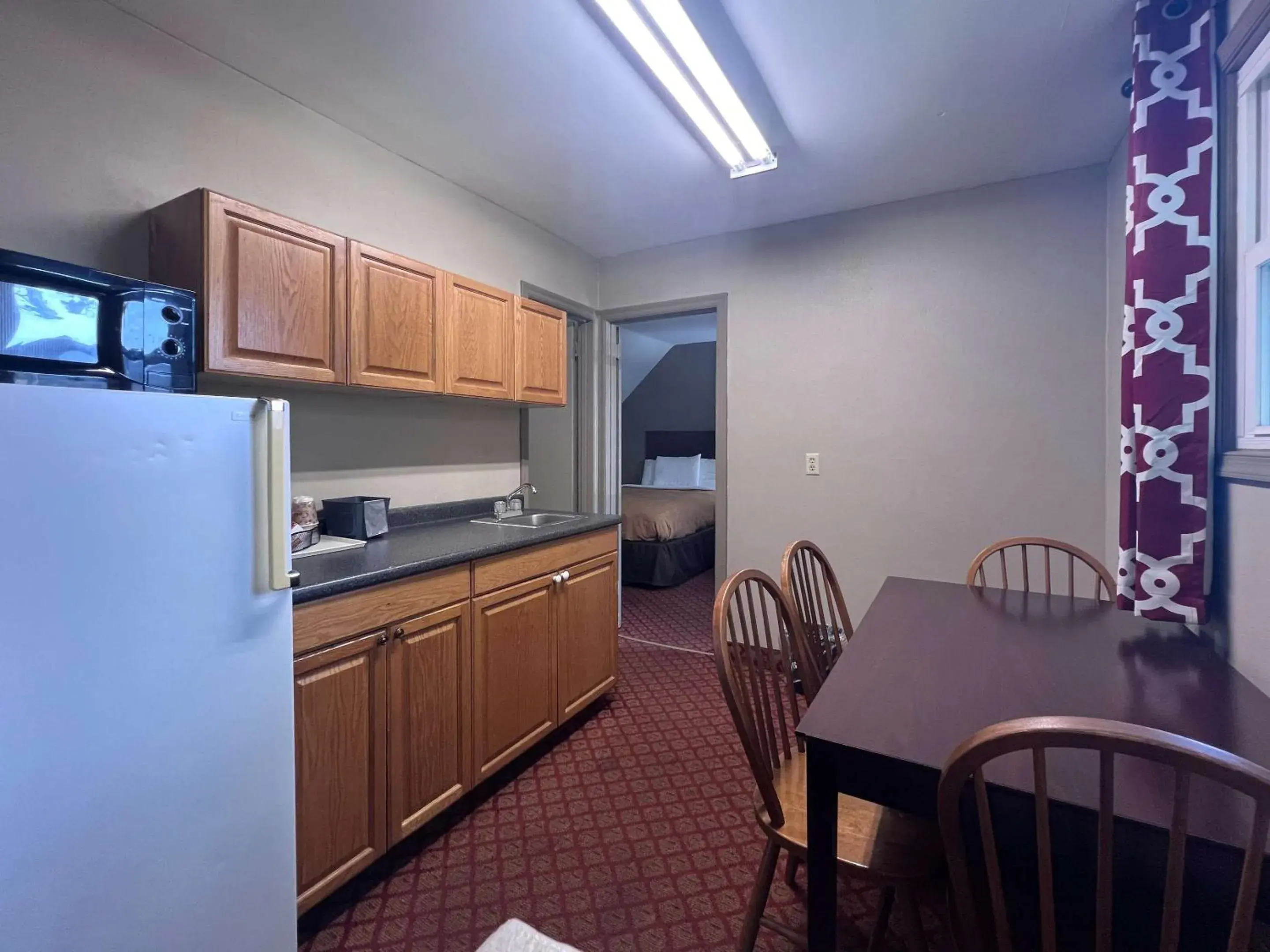 Bedroom in Rodeway Inn & Suites Hershey Chocolate Avenue Bedroom in Rodeway Inn & Suites Hershey Chocolate Avenue