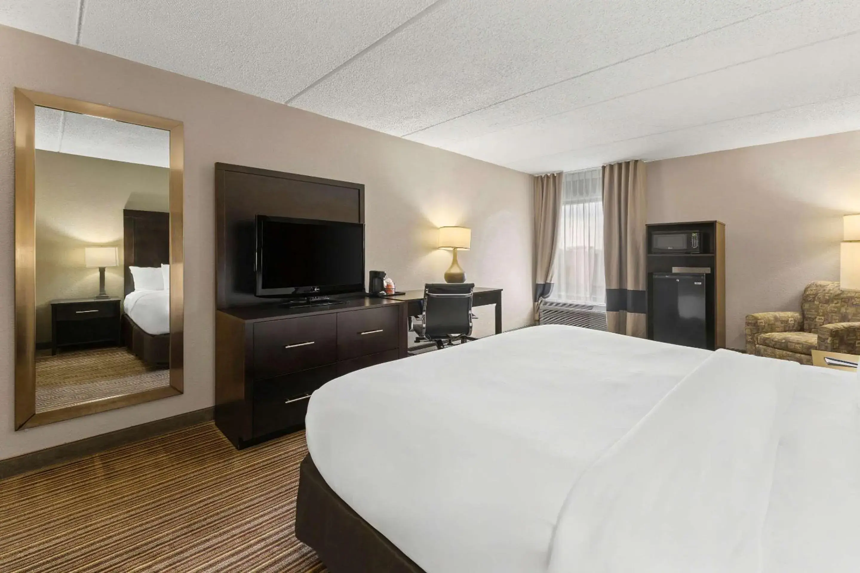 Bedroom, Bed in Comfort Inn Lehigh Valley West Bedroom, Bed in Comfort Inn Lehigh Valley West