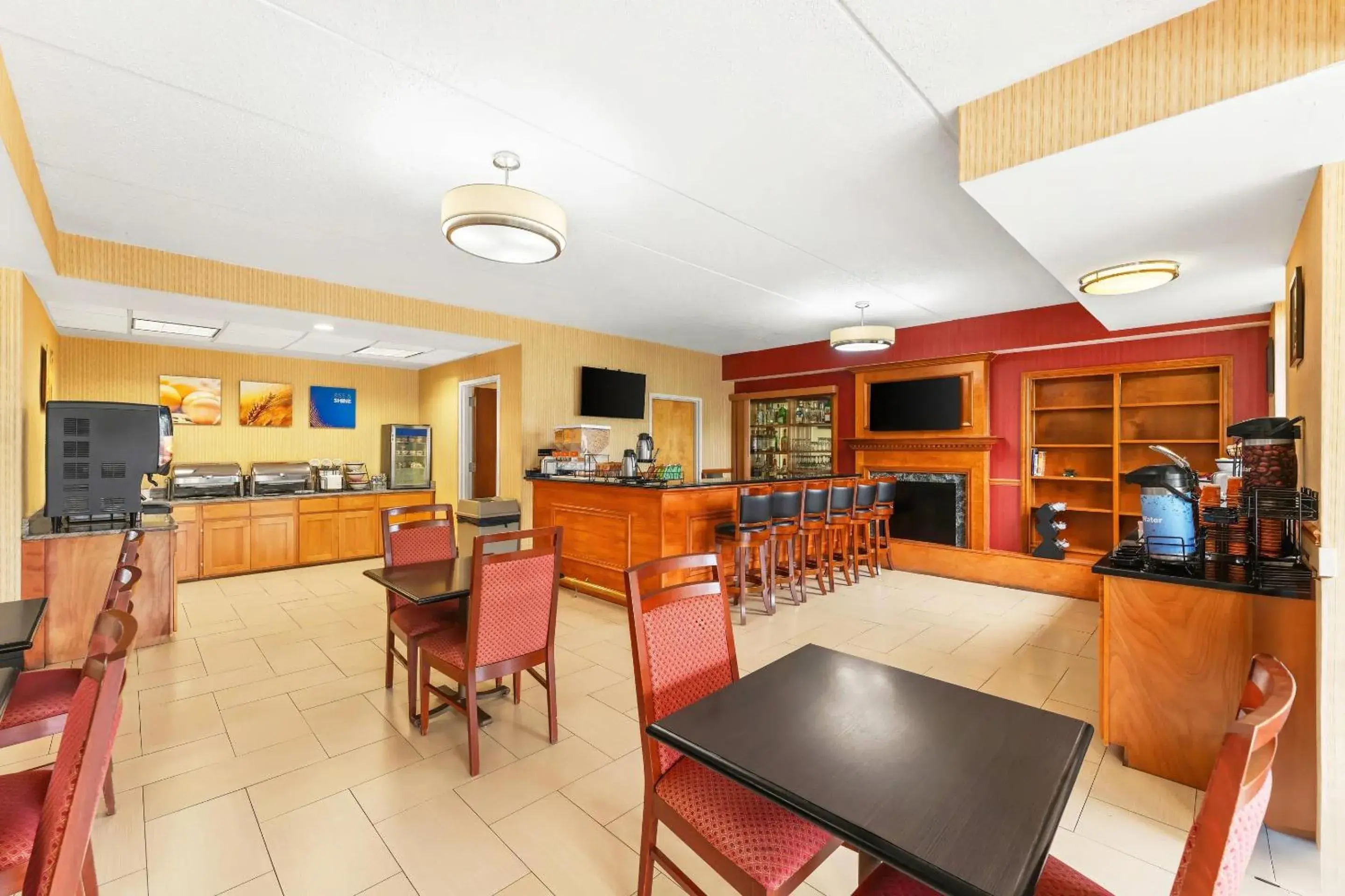 Breakfast in Comfort Inn Lehigh Valley West Breakfast in Comfort Inn Lehigh Valley West