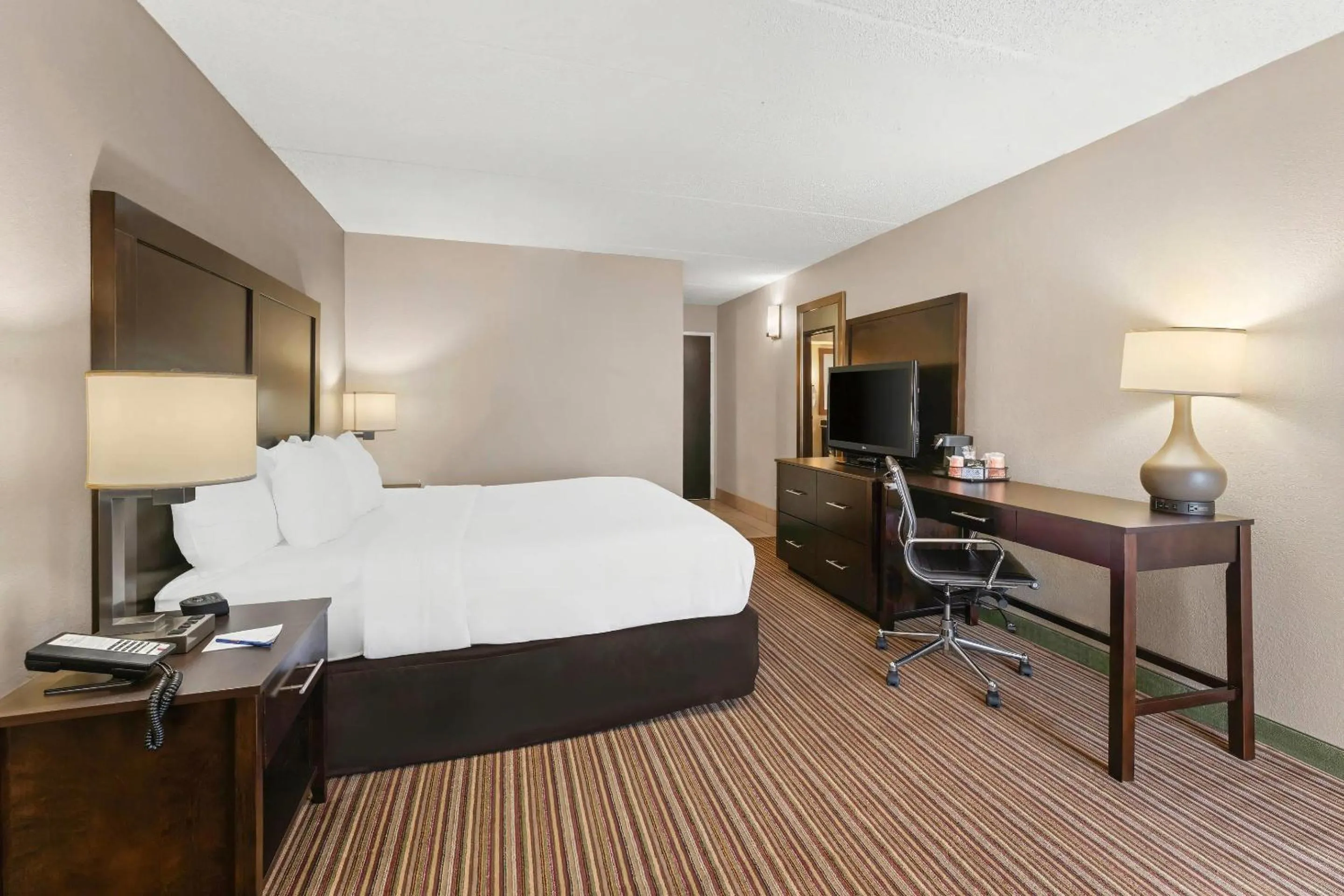 Bedroom, Bed in Comfort Inn Lehigh Valley West