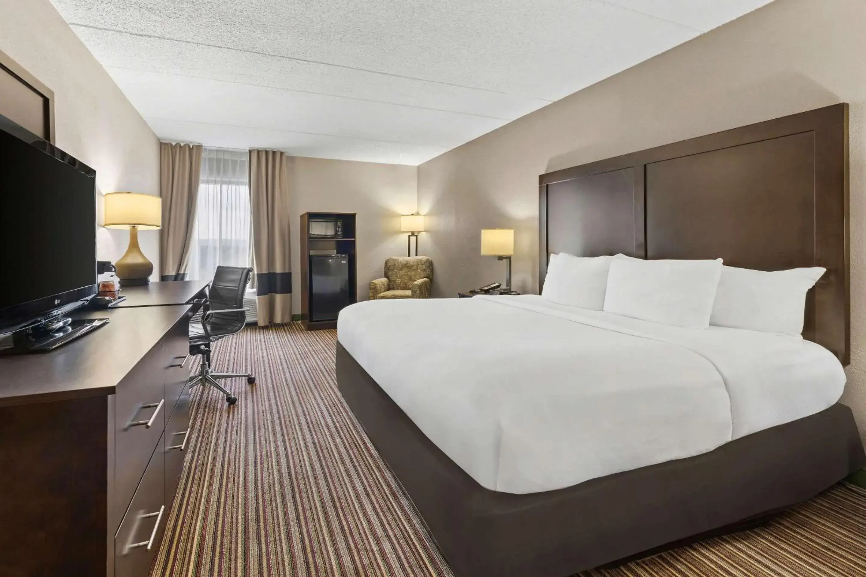Bedroom, Bed in Comfort Inn Lehigh Valley West Bedroom, Bed in Comfort Inn Lehigh Valley West