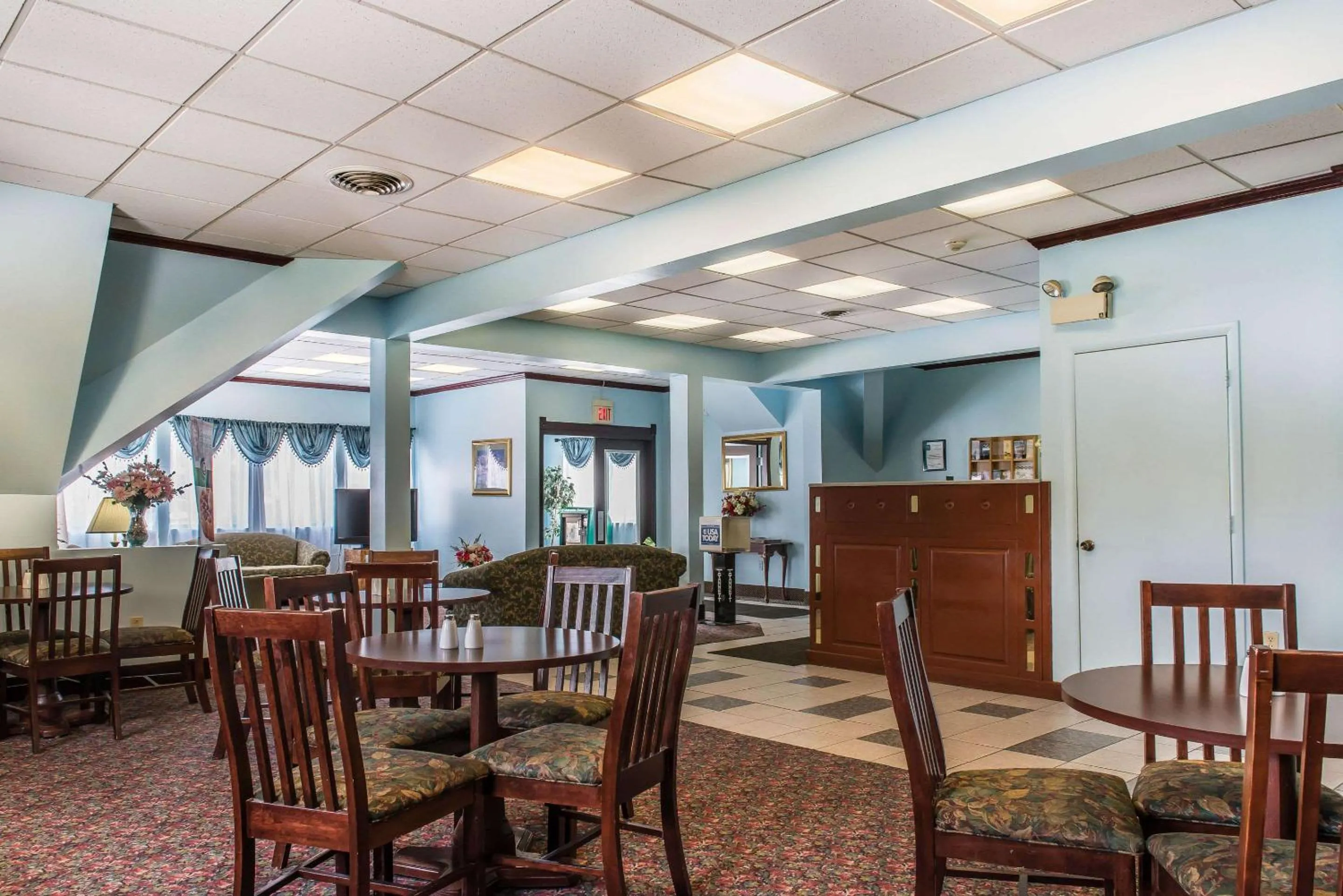 Lobby or reception, Restaurant/Places to Eat in Rodeway Inn Brookville