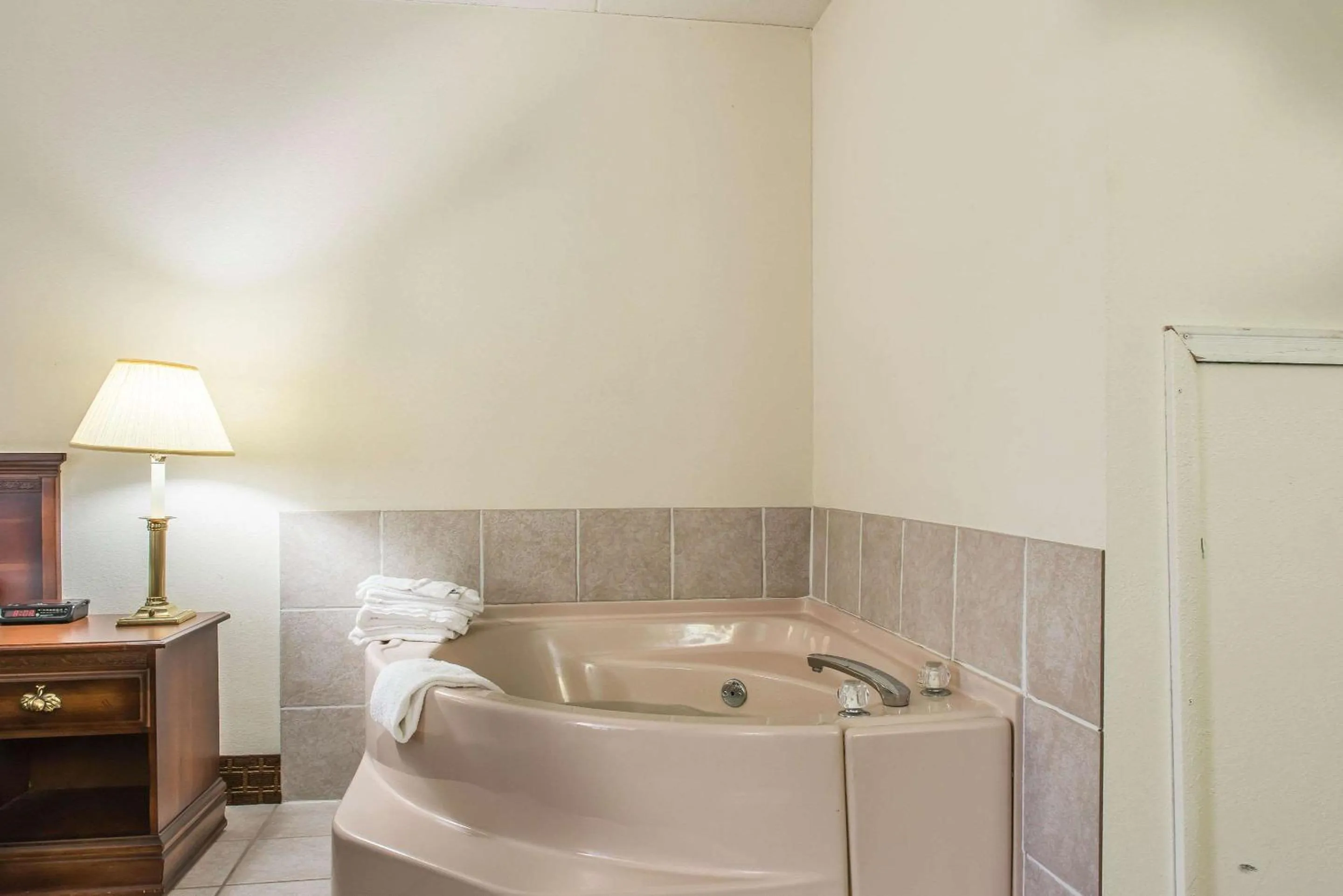 Photo of the whole room, Bathroom in Rodeway Inn Brookville