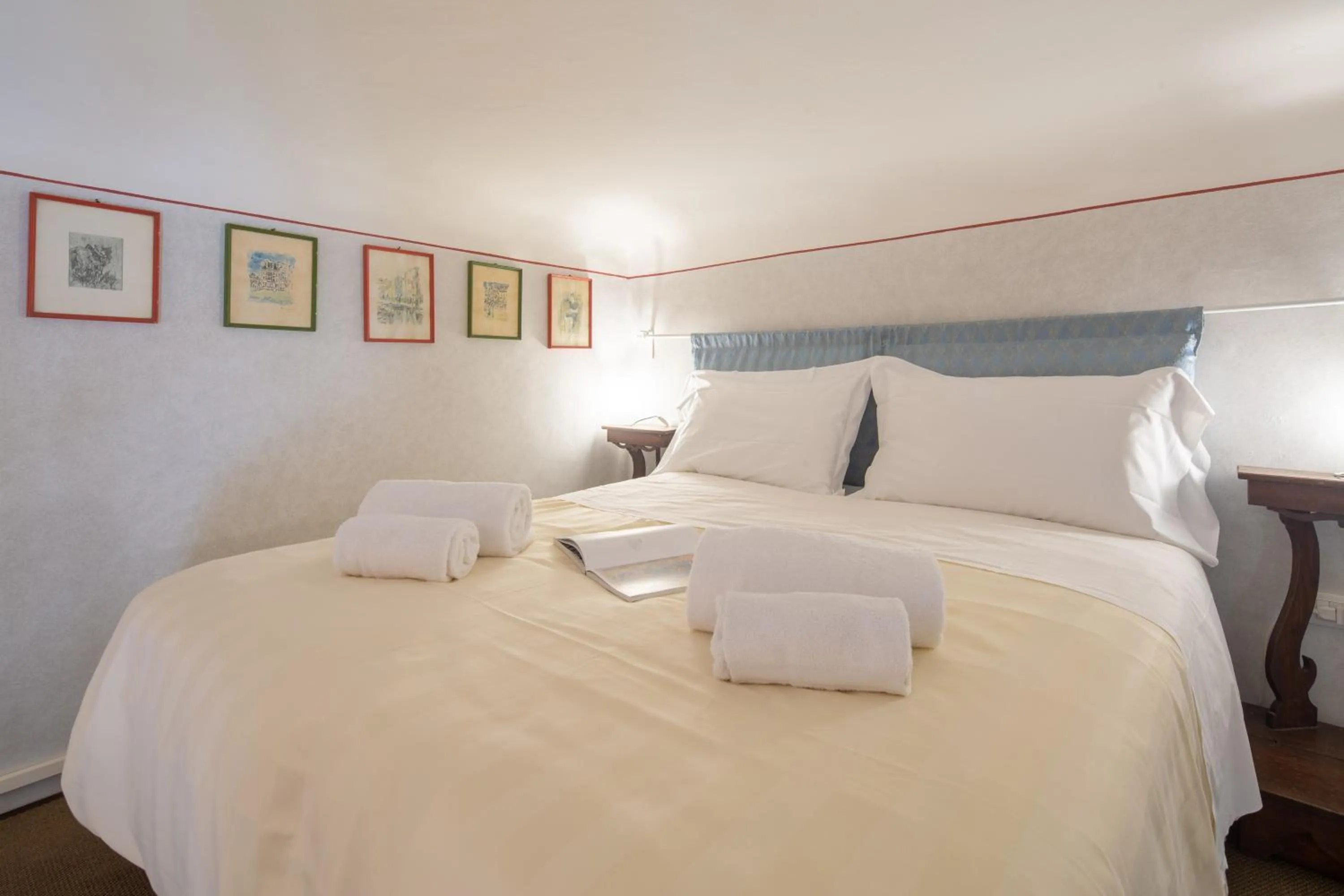 Bed in Vellutini by Mmega